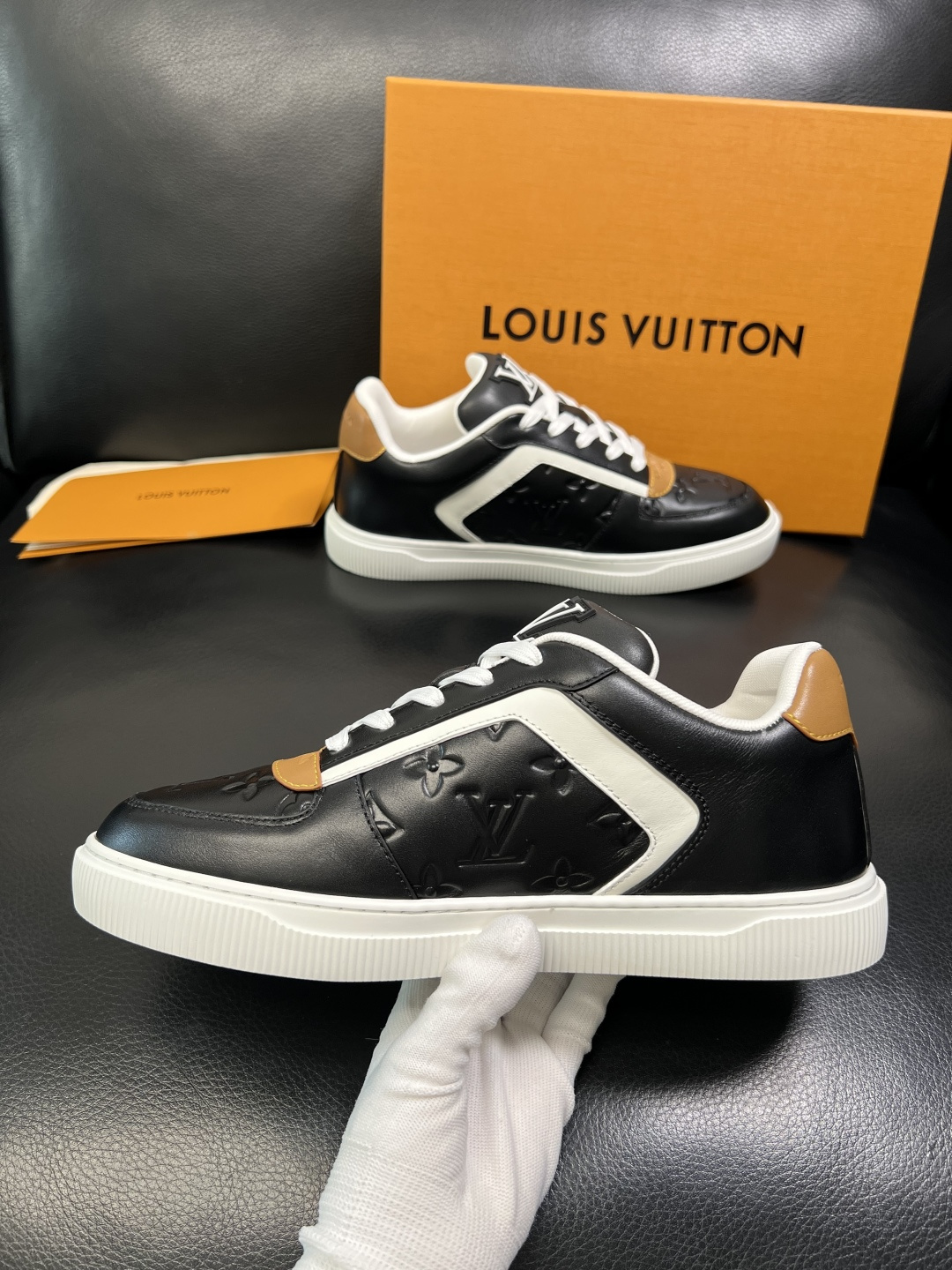 Lv 高品质 顶级工艺品 路易威登，运动板鞋专柜同步，鞋面意大利进口，高品质拼接缤纷色彩复杂工艺品，进口