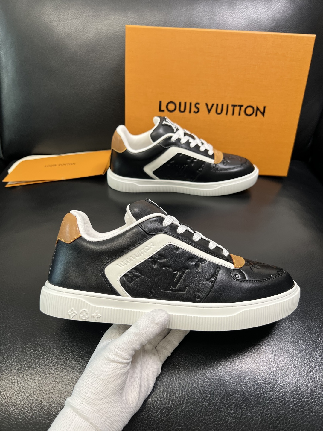 Lv 高品质 顶级工艺品 路易威登，运动板鞋专柜同步，鞋面意大利进口，高品质拼接缤纷色彩复杂工艺品，进口