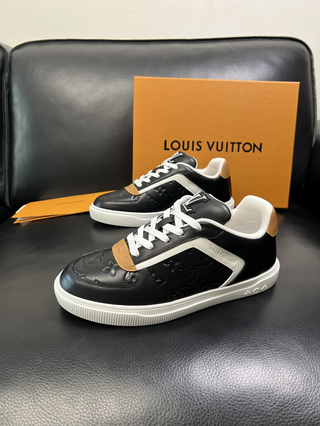 Lv 高品质 顶级工艺品 路易威登，运动板鞋专柜同步，鞋面意大利进口，高品质拼接缤纷色彩复杂工艺品，进口