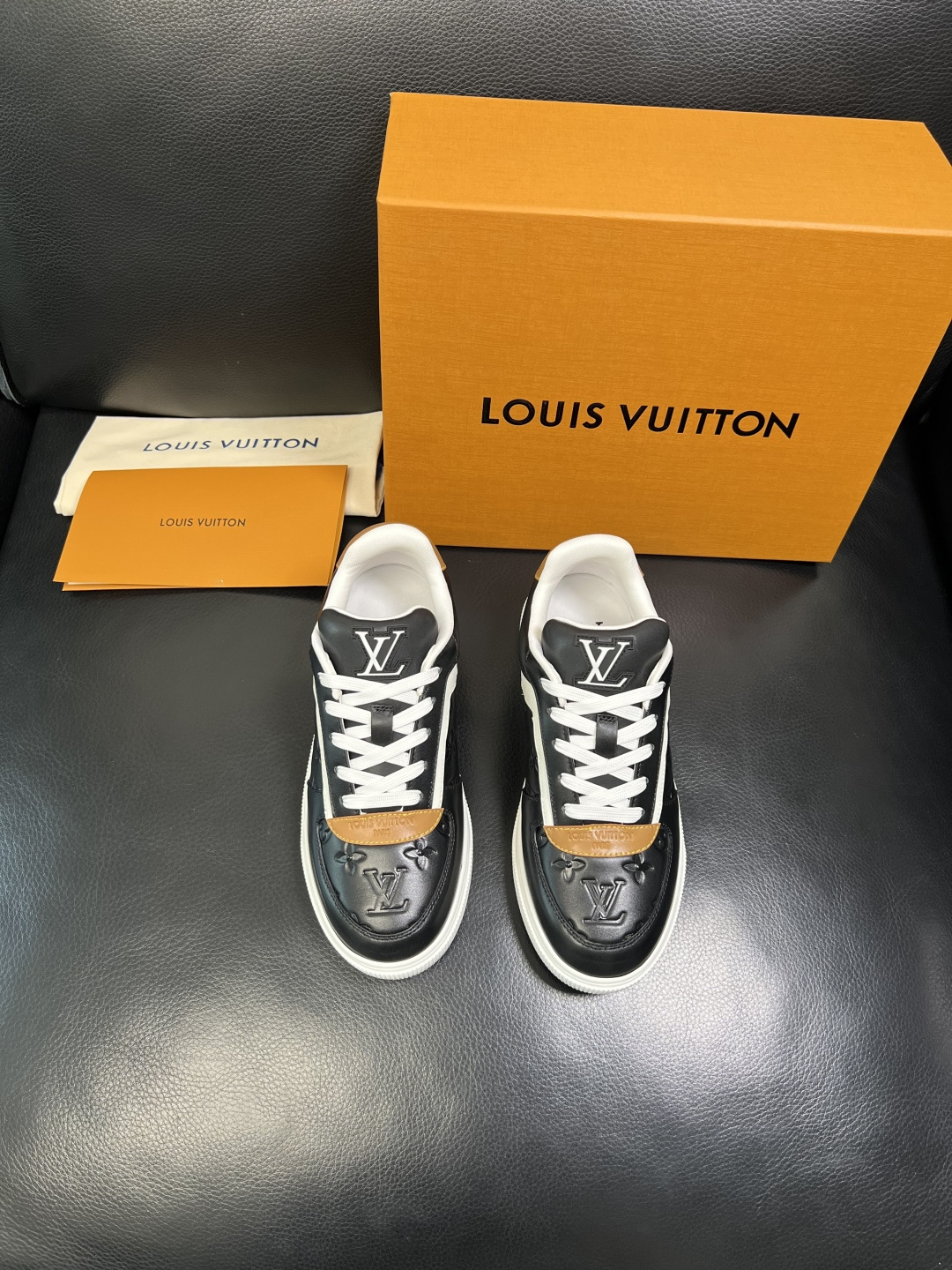 Lv 高品质 顶级工艺品 路易威登，运动板鞋专柜同步，鞋面意大利进口，高品质拼接缤纷色彩复杂工艺品，进口