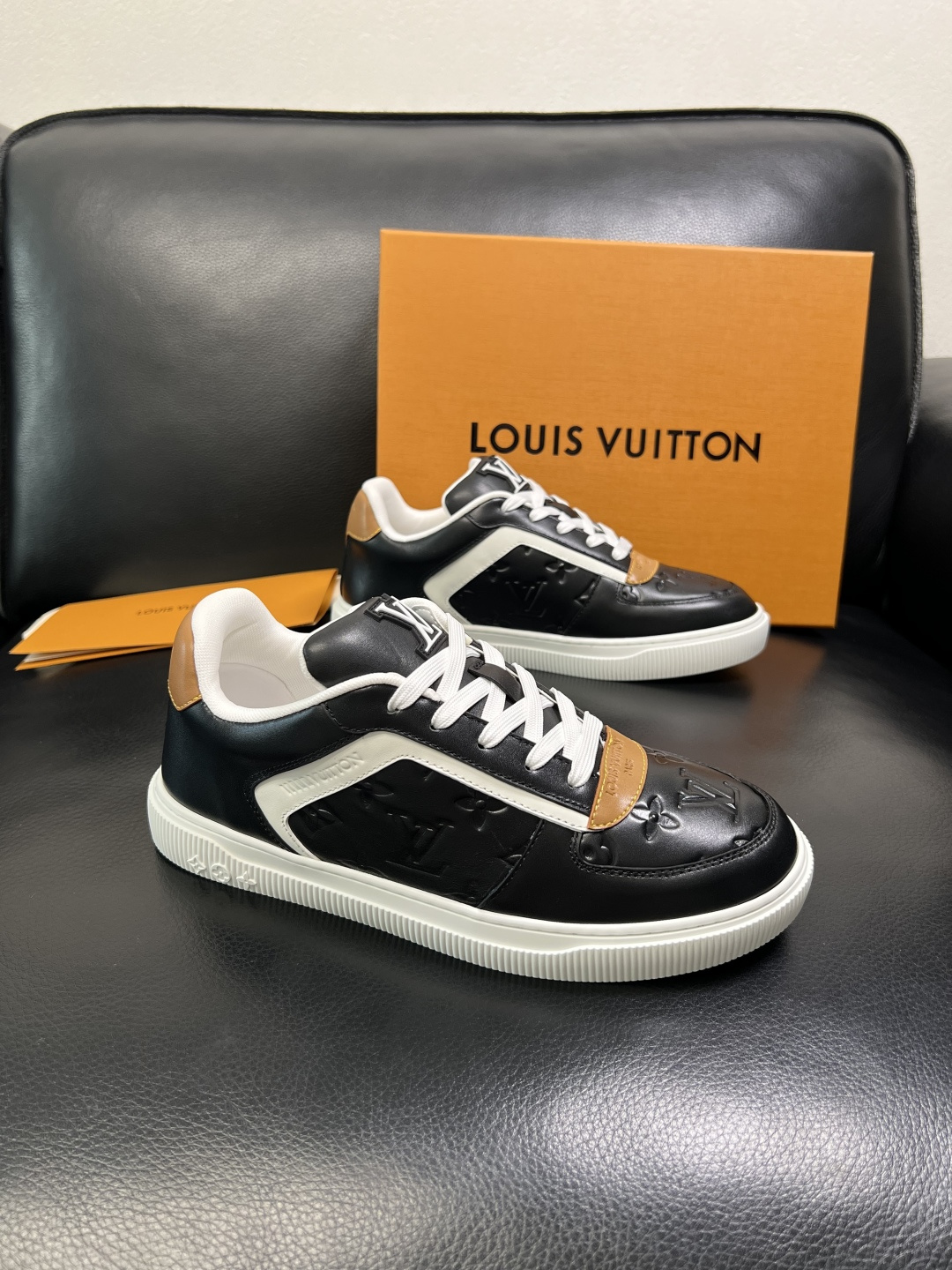 Lv 高品质 顶级工艺品 路易威登，运动板鞋专柜同步，鞋面意大利进口，高品质拼接缤纷色彩复杂工艺品，进口