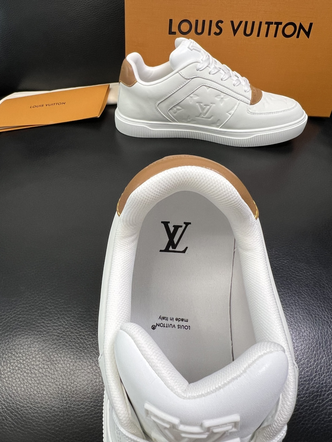 Lv 高品质 顶级工艺品 路易威登，运动板鞋专柜同步，鞋面意大利进口，高品质拼接缤纷色彩复杂工艺品，进口