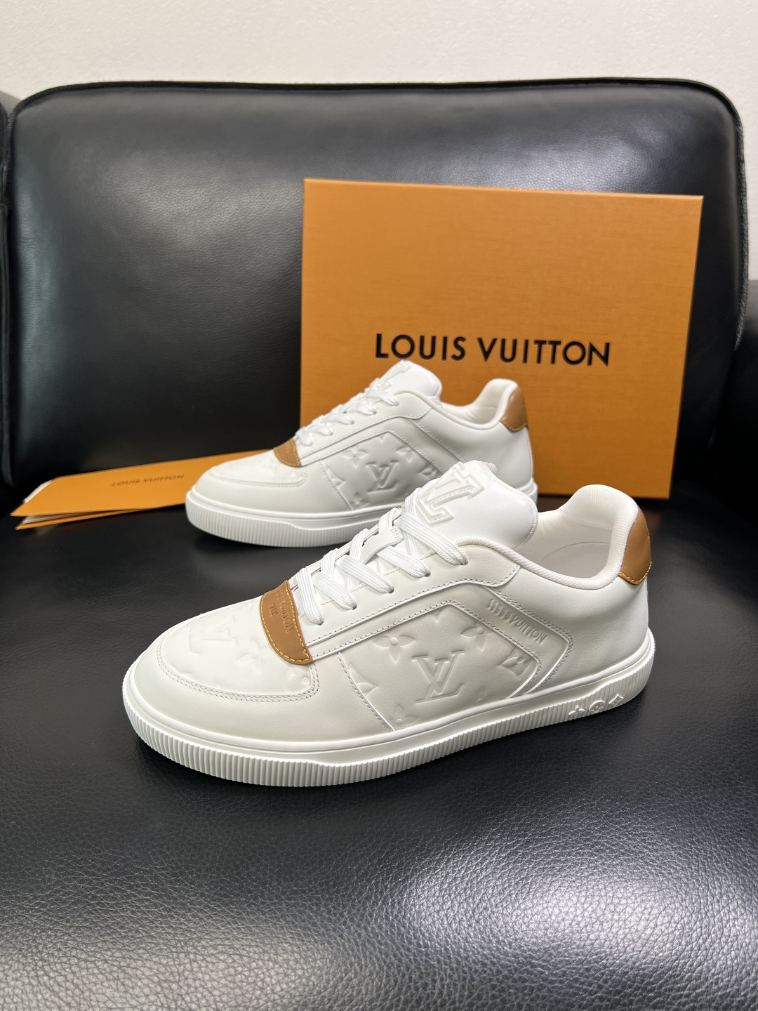 Lv 高品质 顶级工艺品 路易威登，运动板鞋专柜同步，鞋面意大利进口，高品质拼接缤纷色彩复杂工艺品，进口