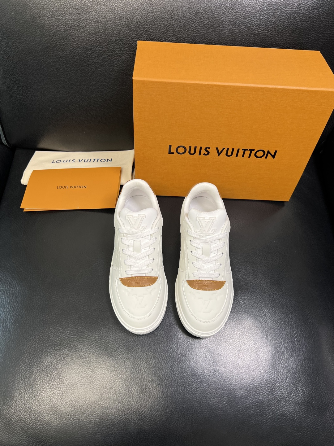 Lv 高品质 顶级工艺品 路易威登，运动板鞋专柜同步，鞋面意大利进口，高品质拼接缤纷色彩复杂工艺品，进口