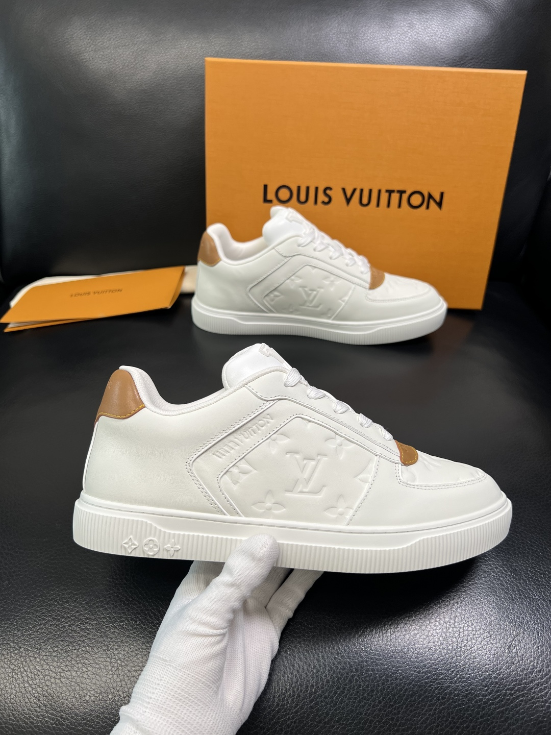 Lv 高品质 顶级工艺品 路易威登，运动板鞋专柜同步，鞋面意大利进口，高品质拼接缤纷色彩复杂工艺品，进口