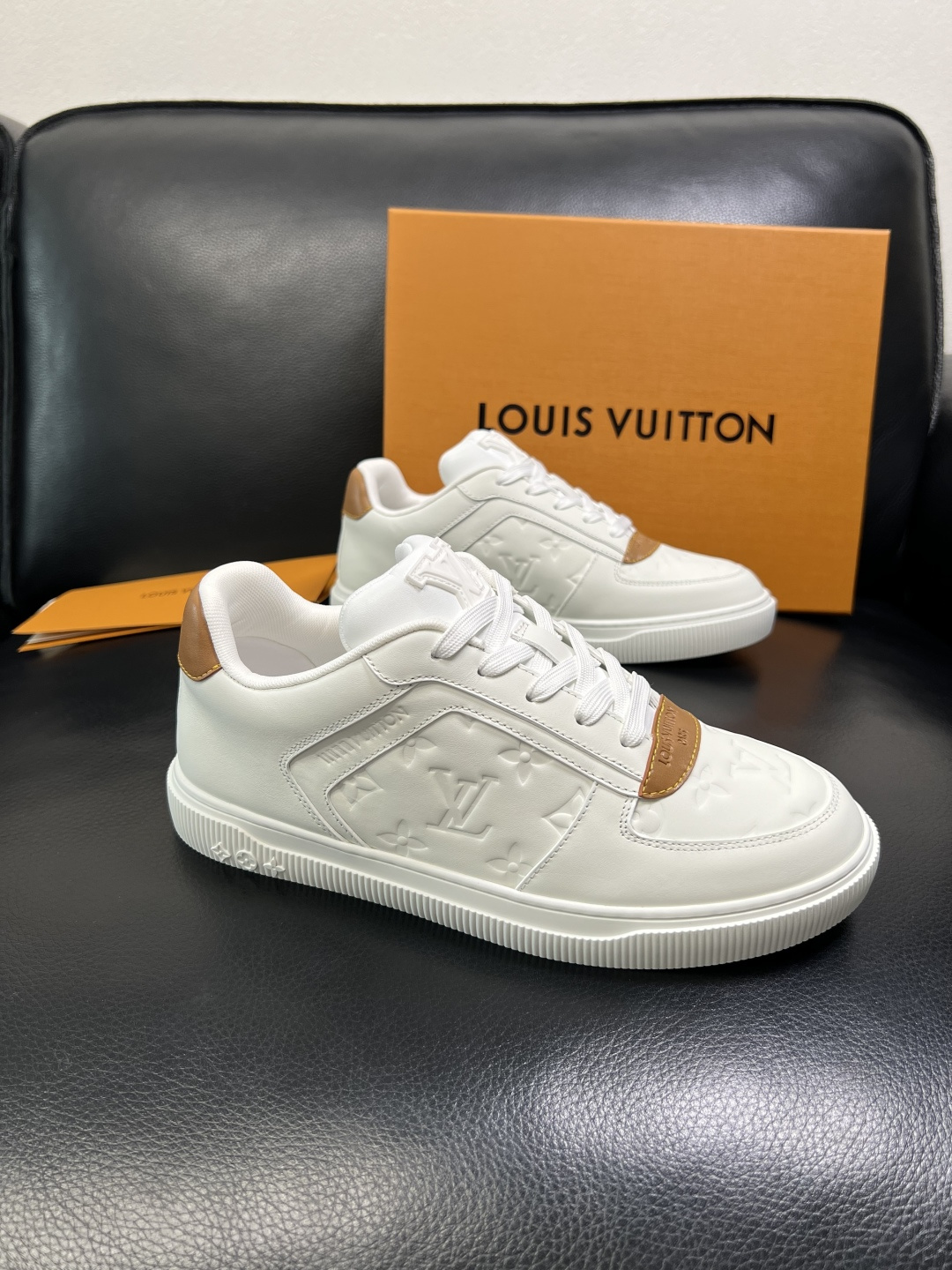 Lv 高品质 顶级工艺品 路易威登，运动板鞋专柜同步，鞋面意大利进口，高品质拼接缤纷色彩复杂工艺品，进口