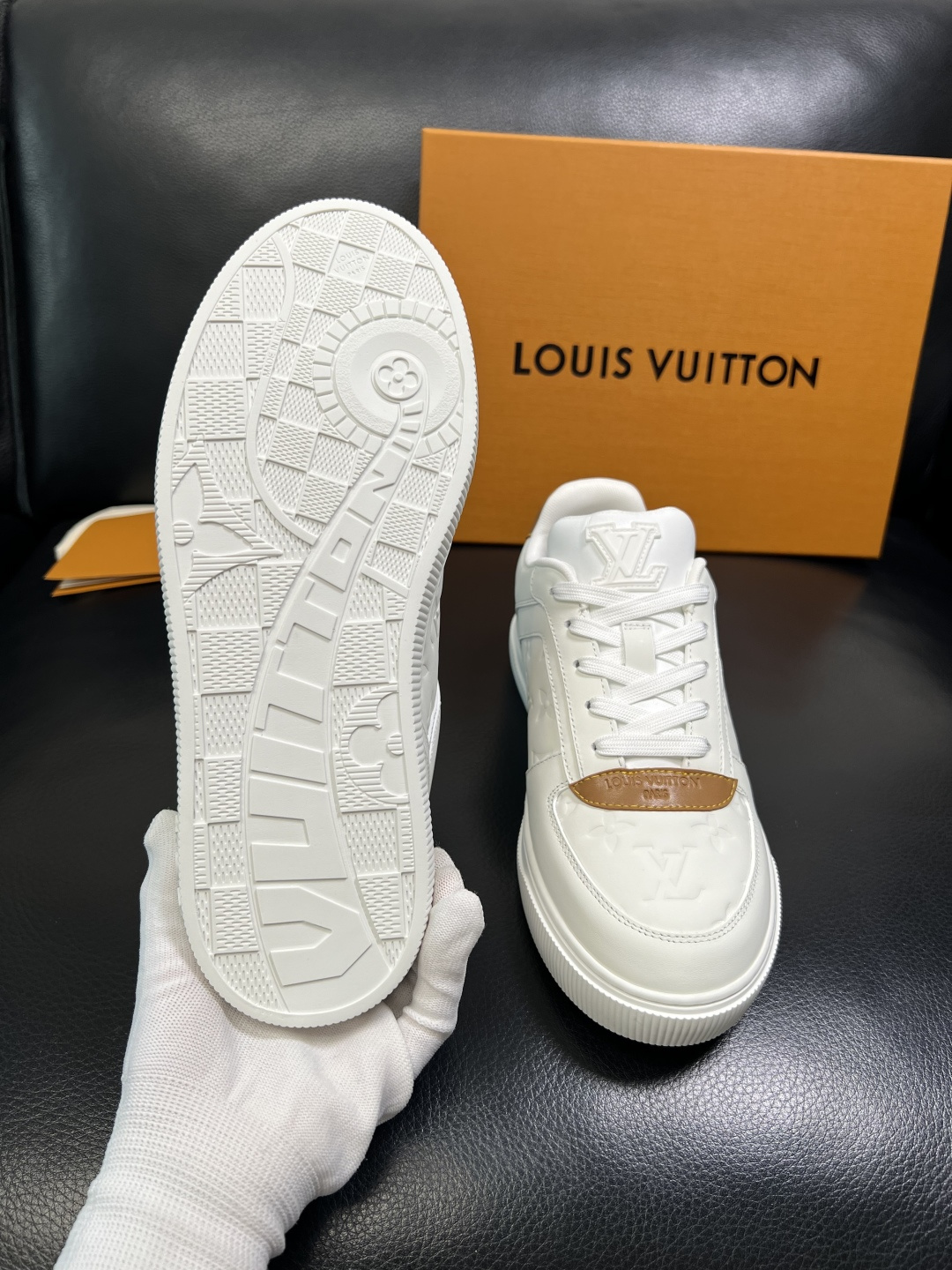 Lv 高品质 顶级工艺品 路易威登，运动板鞋专柜同步，鞋面意大利进口，高品质拼接缤纷色彩复杂工艺品，进口