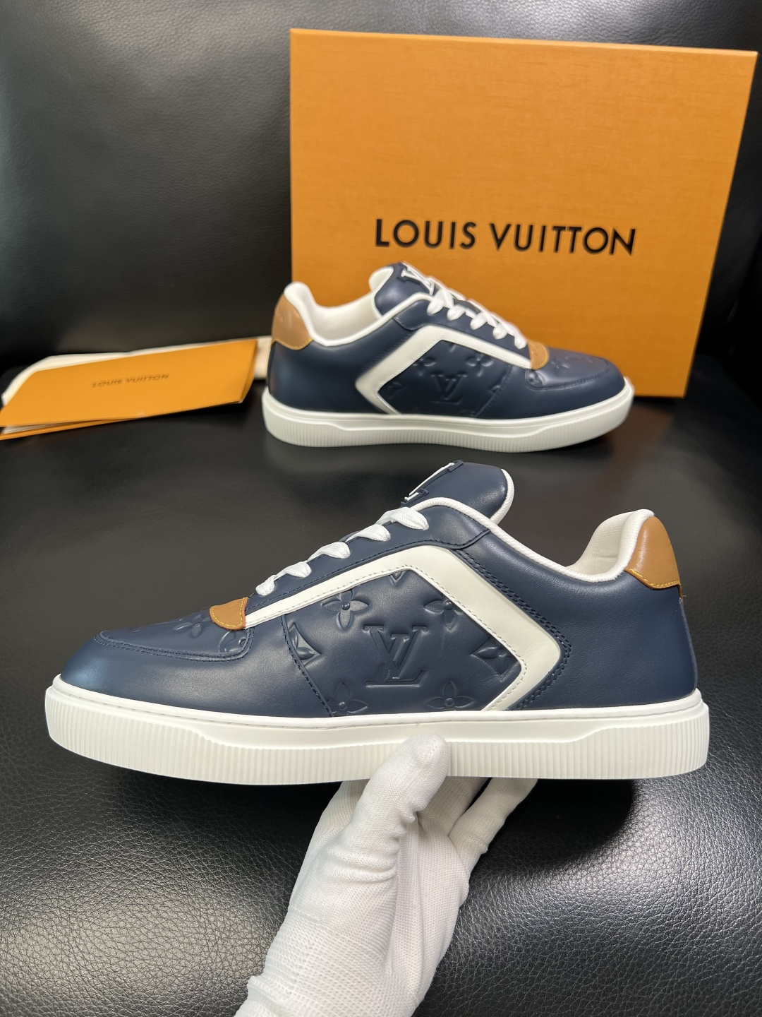 Lv 高品质 顶级工艺品 路易威登，运动板鞋专柜同步，鞋面意大利进口，高品质拼接缤纷色彩复杂工艺品，进口