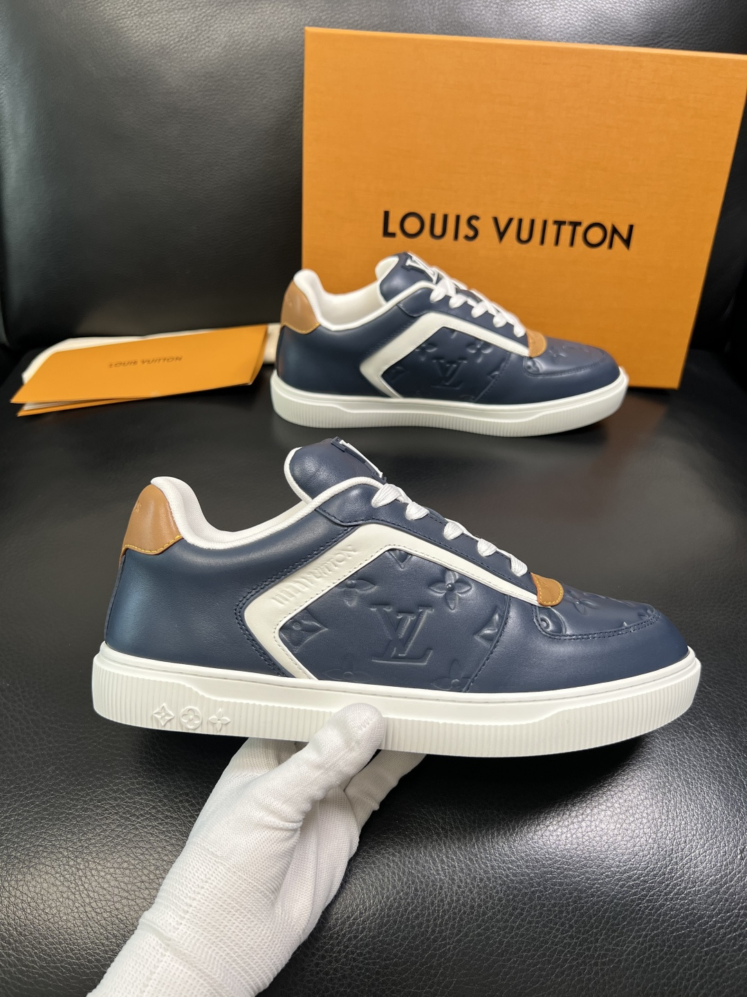 Lv 高品质 顶级工艺品 路易威登，运动板鞋专柜同步，鞋面意大利进口，高品质拼接缤纷色彩复杂工艺品，进口