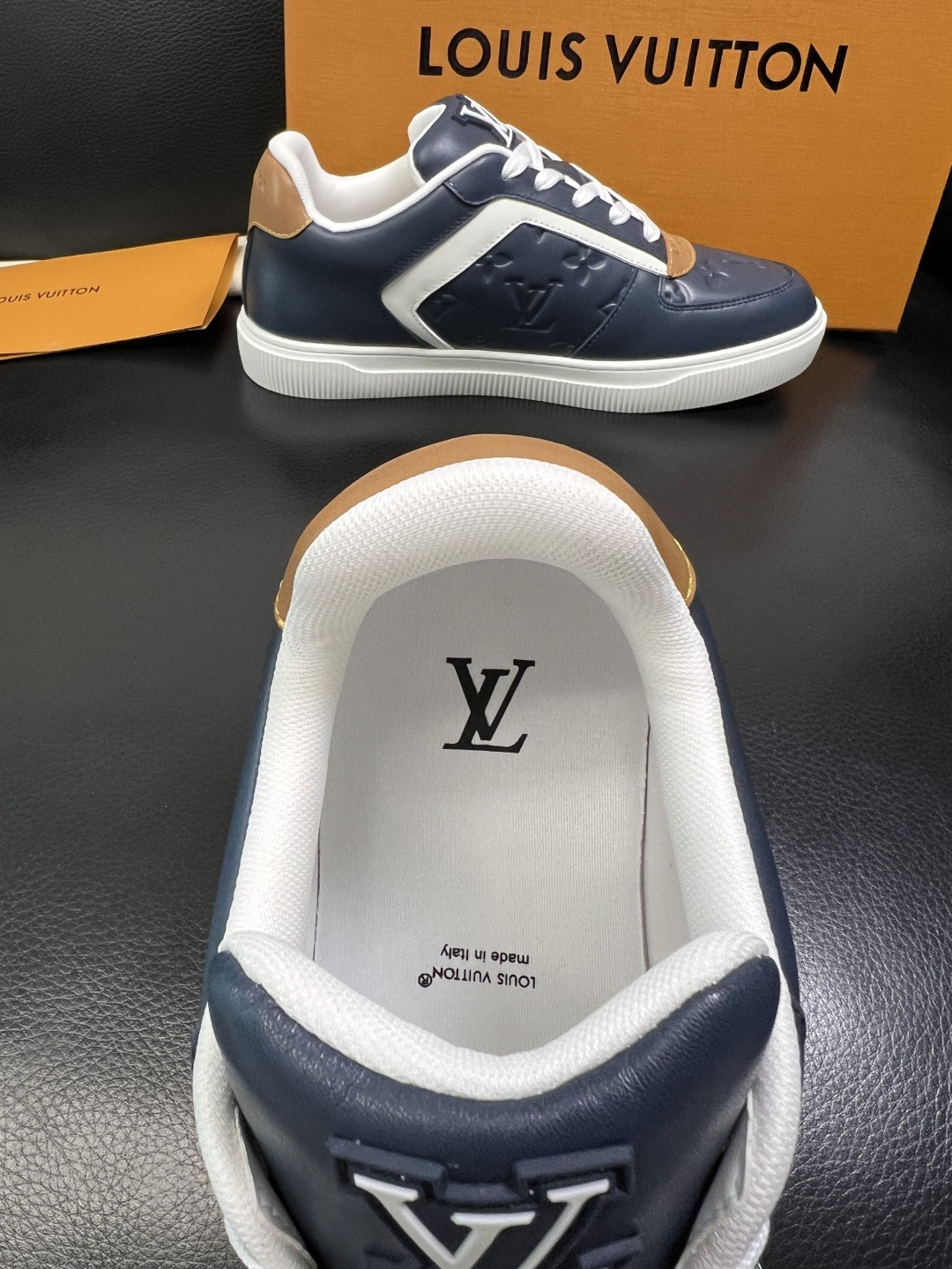 Lv 高品质 顶级工艺品 路易威登，运动板鞋专柜同步，鞋面意大利进口，高品质拼接缤纷色彩复杂工艺品，进口