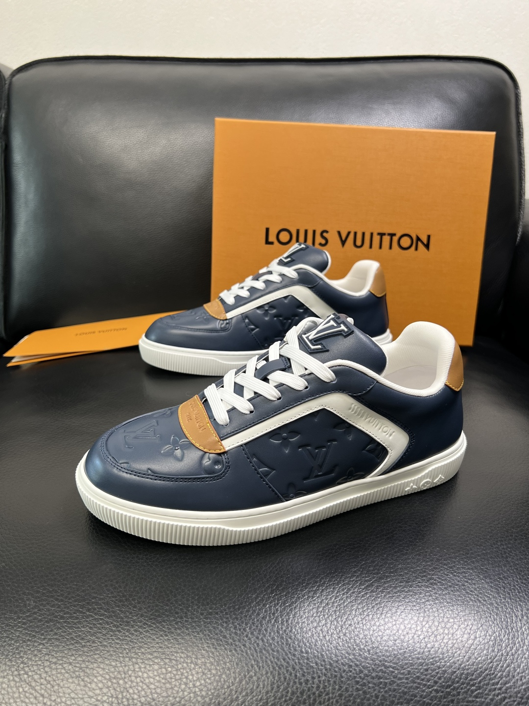 Lv 高品质 顶级工艺品 路易威登，运动板鞋专柜同步，鞋面意大利进口，高品质拼接缤纷色彩复杂工艺品，进口