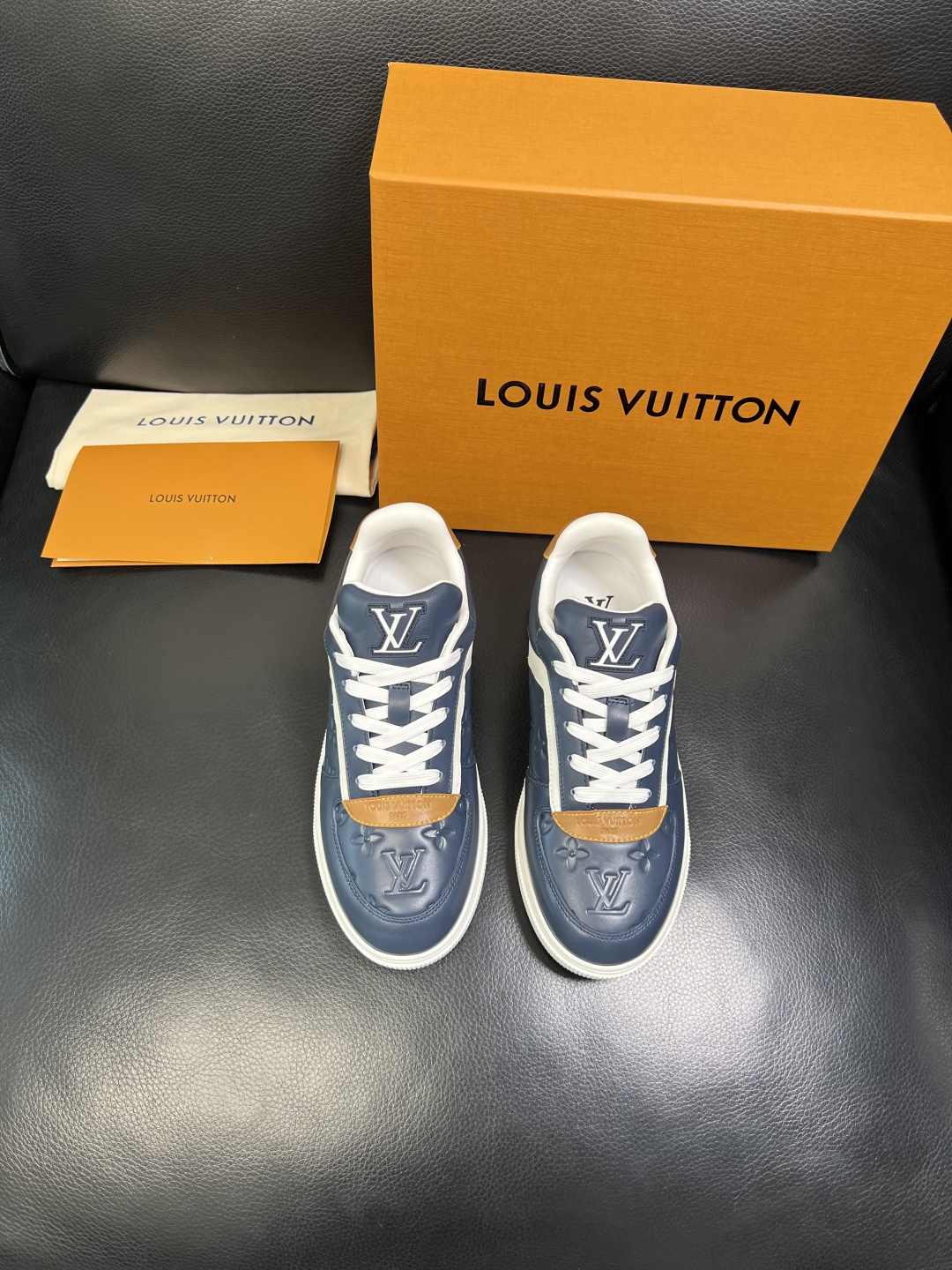 Lv 高品质 顶级工艺品 路易威登，运动板鞋专柜同步，鞋面意大利进口，高品质拼接缤纷色彩复杂工艺品，进口