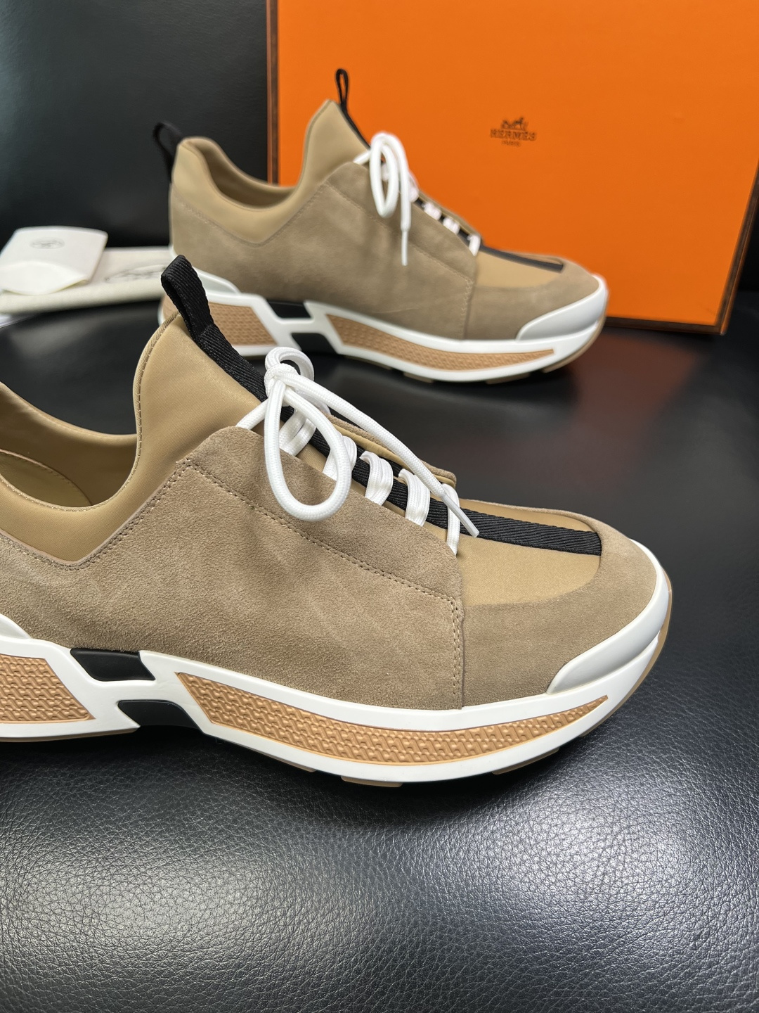 Hermes 高品质 顶级工艺品 爱马仕 专柜同步发售原厂配置，意大利进口原版牛皮面料，高品质拼接工艺，