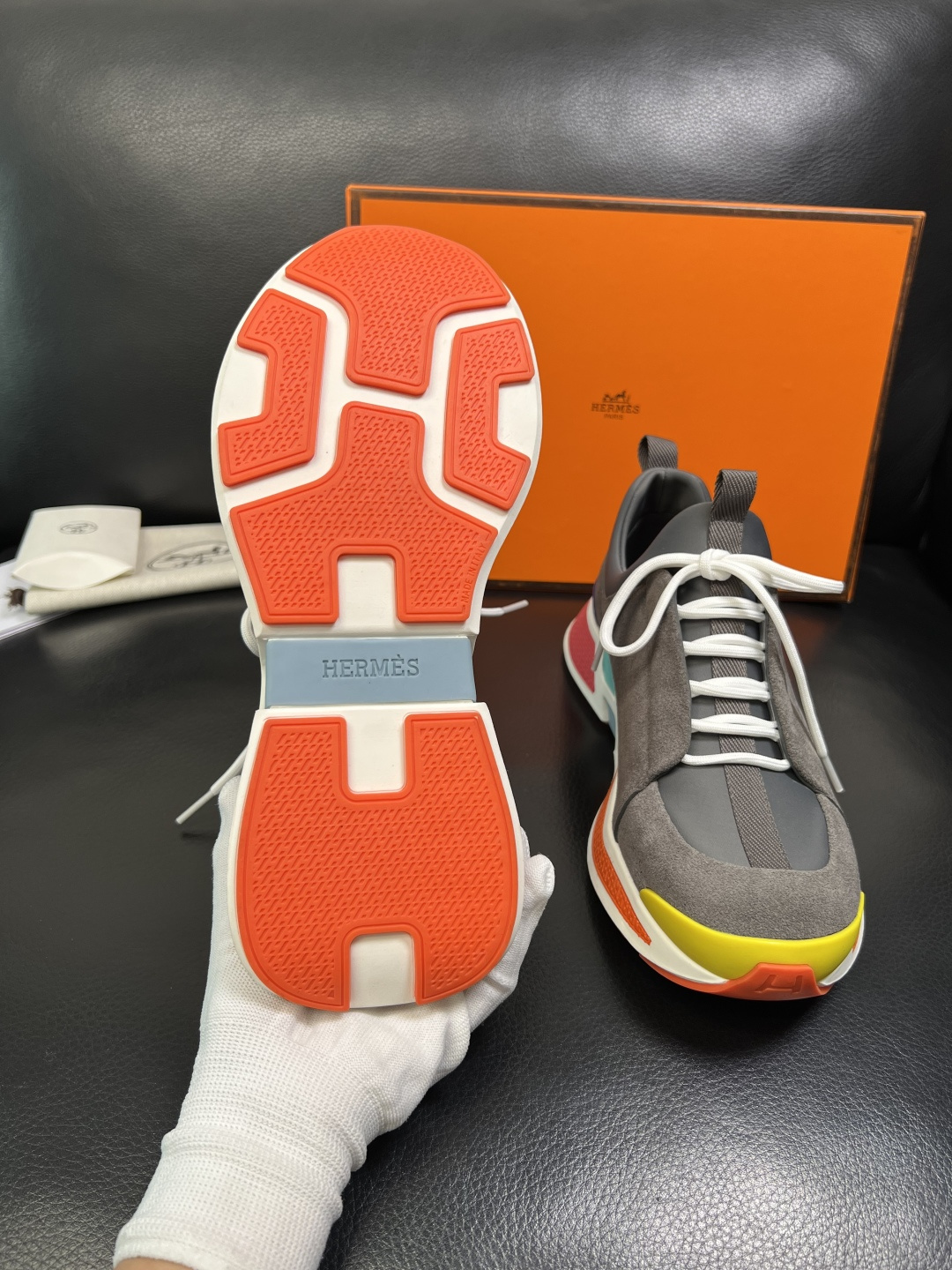 Hermes 高品质 顶级工艺品 爱马仕 专柜同步发售原厂配置，意大利进口原版牛皮面料，高品质拼接工艺，