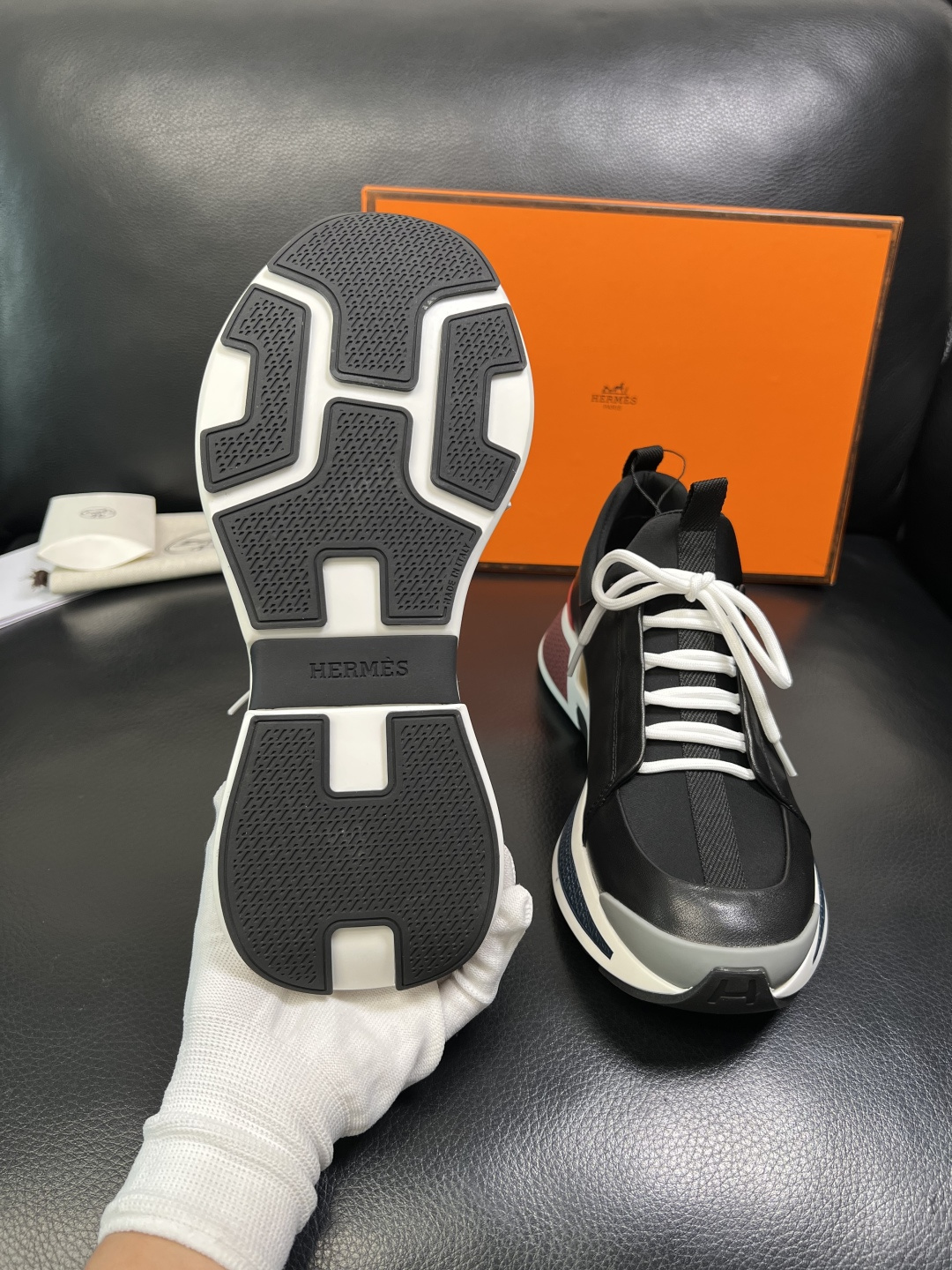 Hermes 高品质 顶级工艺品 爱马仕 专柜同步发售原厂配置，意大利进口原版牛皮面料，高品质拼接工艺，