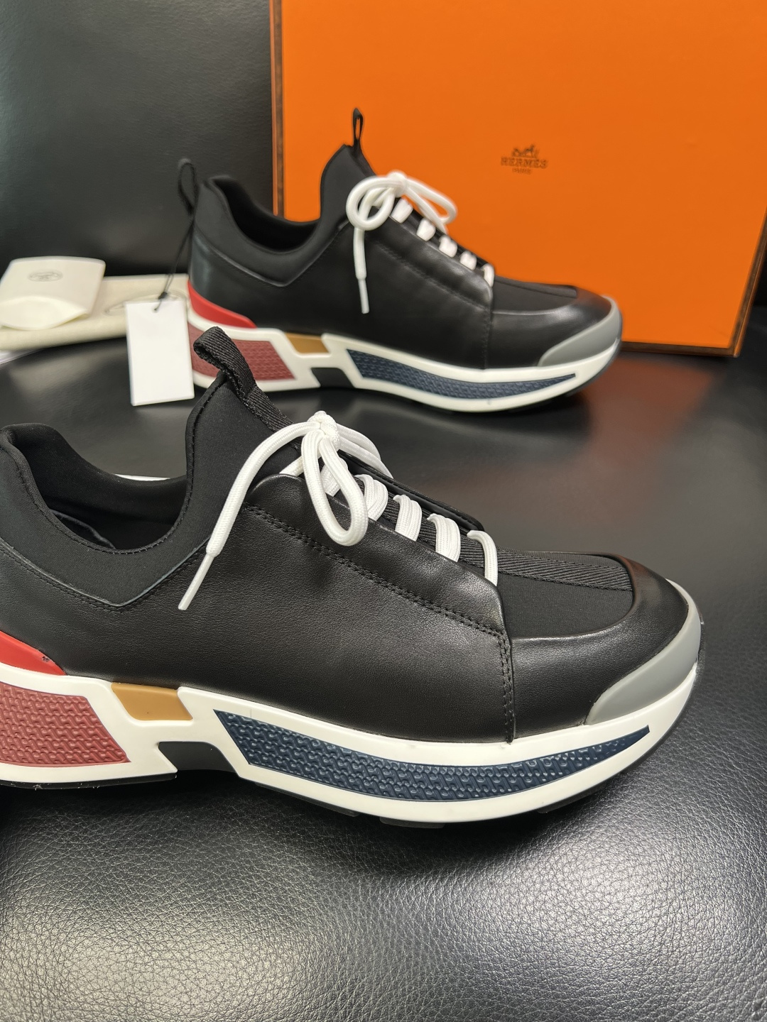 Hermes 高品质 顶级工艺品 爱马仕 专柜同步发售原厂配置，意大利进口原版牛皮面料，高品质拼接工艺，