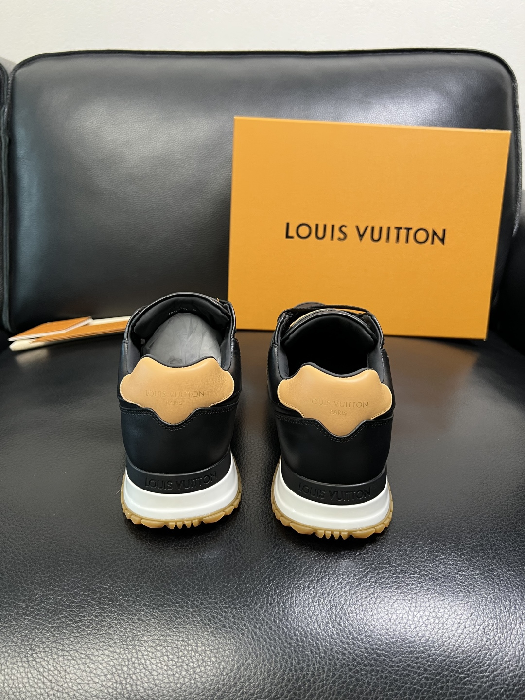 Lv 高品质 顶级工艺品 路易威登，专柜同步原厂配置，鞋面意大利进口，高品质拼接缤纷色彩复杂工艺品，进口