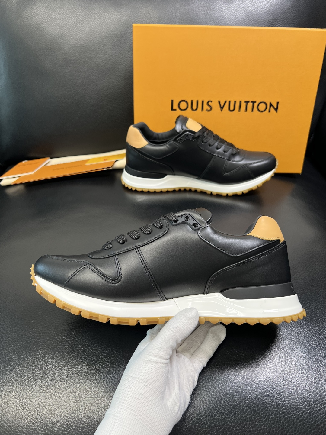 Lv 高品质 顶级工艺品 路易威登，专柜同步原厂配置，鞋面意大利进口，高品质拼接缤纷色彩复杂工艺品，进口