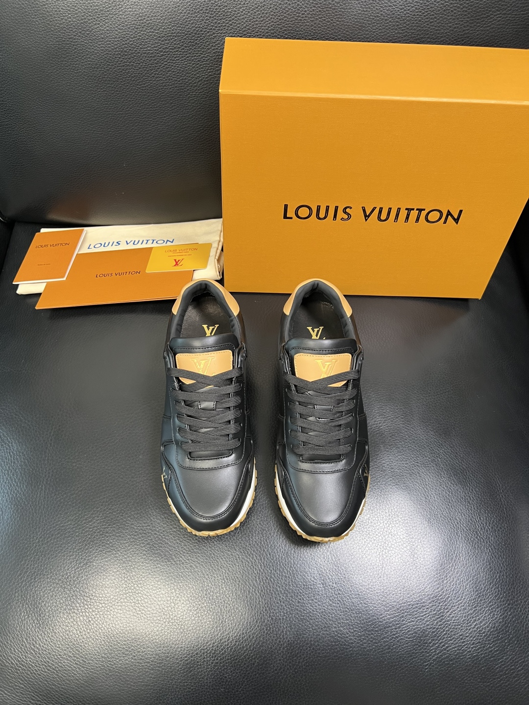 Lv 高品质 顶级工艺品 路易威登，专柜同步原厂配置，鞋面意大利进口，高品质拼接缤纷色彩复杂工艺品，进口