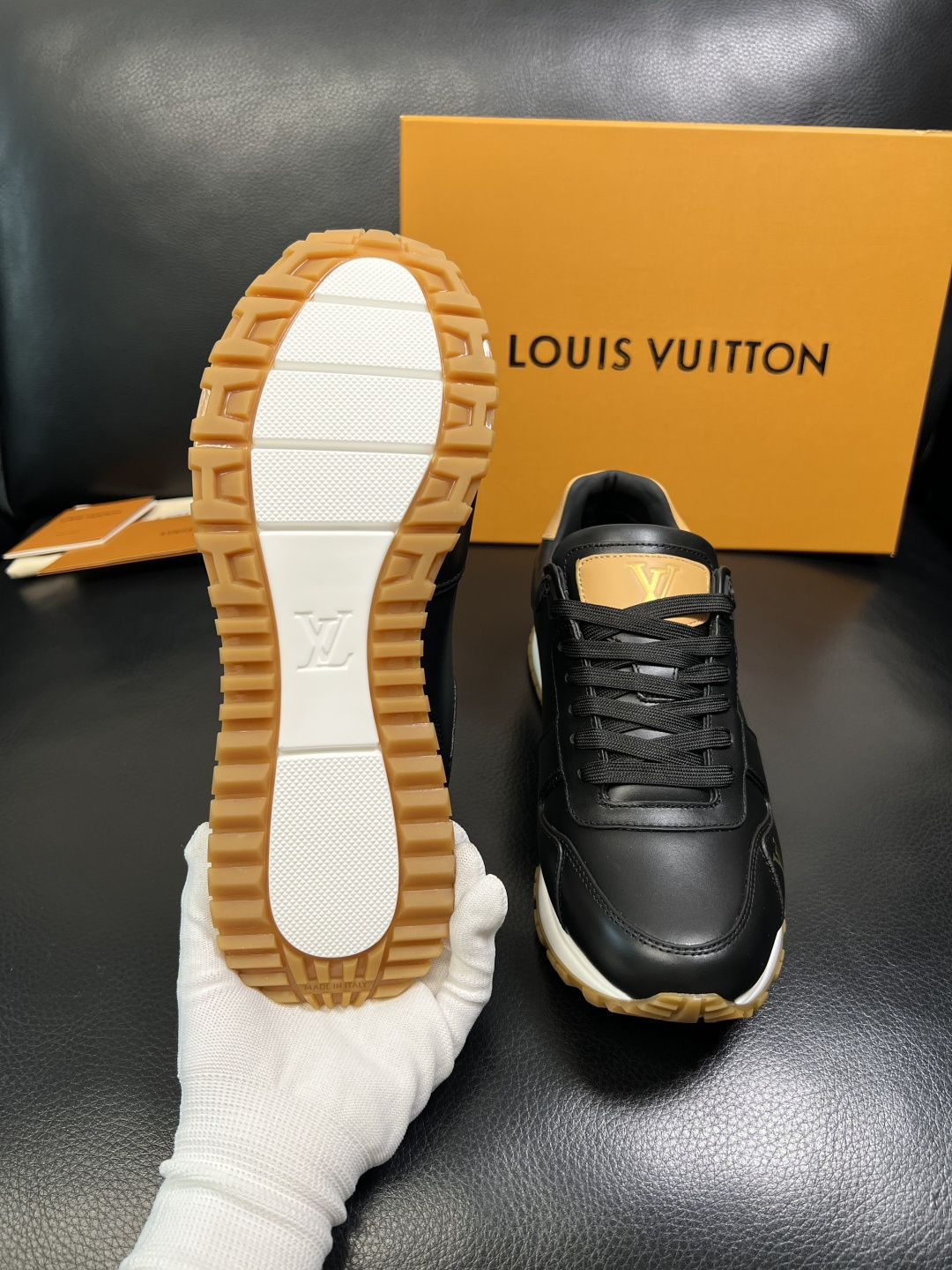 Lv 高品质 顶级工艺品 路易威登，专柜同步原厂配置，鞋面意大利进口，高品质拼接缤纷色彩复杂工艺品，进口