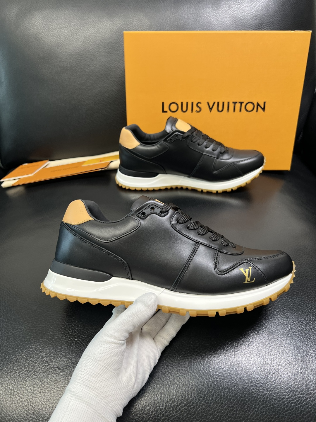 Lv 高品质 顶级工艺品 路易威登，专柜同步原厂配置，鞋面意大利进口，高品质拼接缤纷色彩复杂工艺品，进口