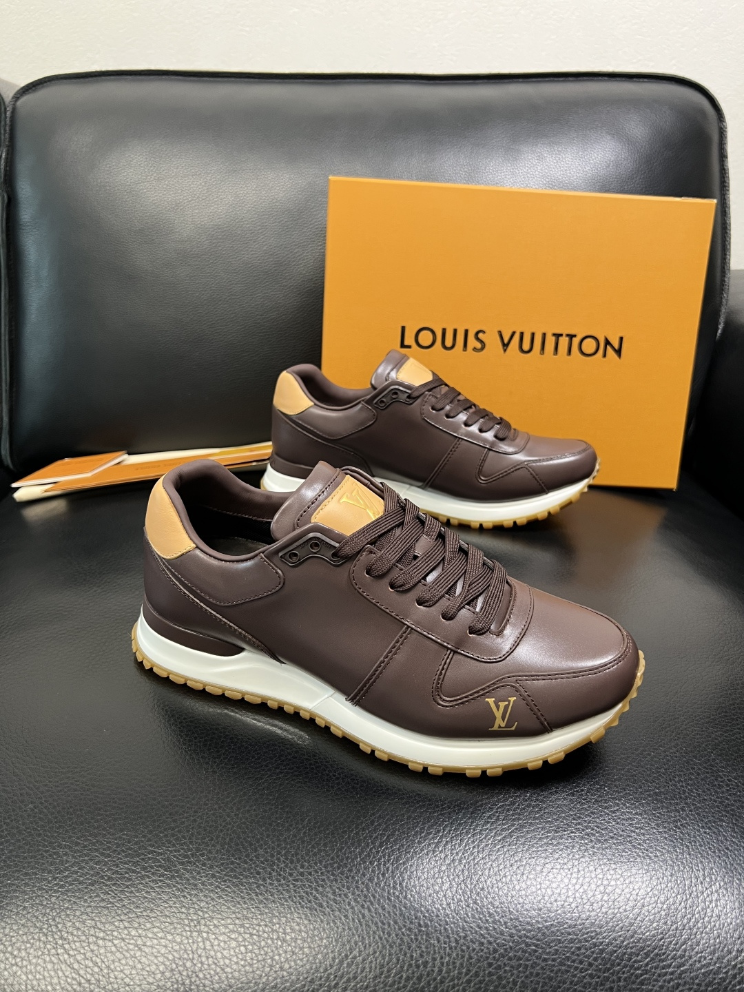 Lv 高品质 顶级工艺品 路易威登，专柜同步原厂配置，鞋面意大利进口，高品质拼接缤纷色彩复杂工艺品，进口