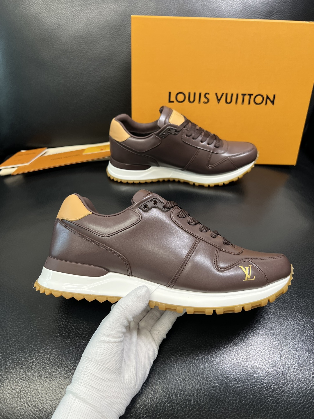 Lv 高品质 顶级工艺品 路易威登，专柜同步原厂配置，鞋面意大利进口，高品质拼接缤纷色彩复杂工艺品，进口