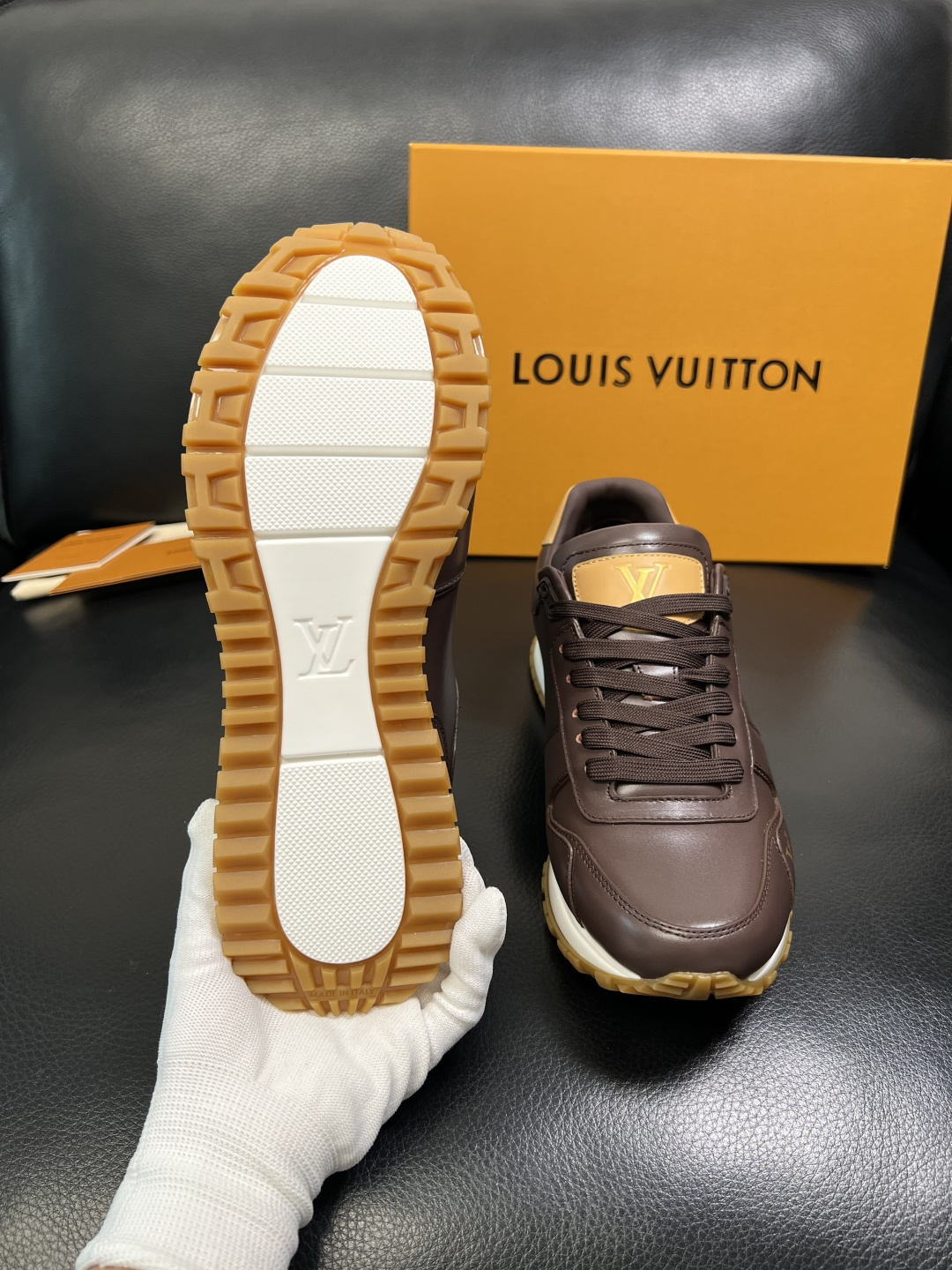 Lv 高品质 顶级工艺品 路易威登，专柜同步原厂配置，鞋面意大利进口，高品质拼接缤纷色彩复杂工艺品，进口