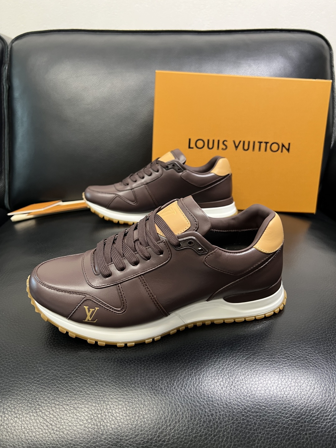 Lv 高品质 顶级工艺品 路易威登，专柜同步原厂配置，鞋面意大利进口，高品质拼接缤纷色彩复杂工艺品，进口