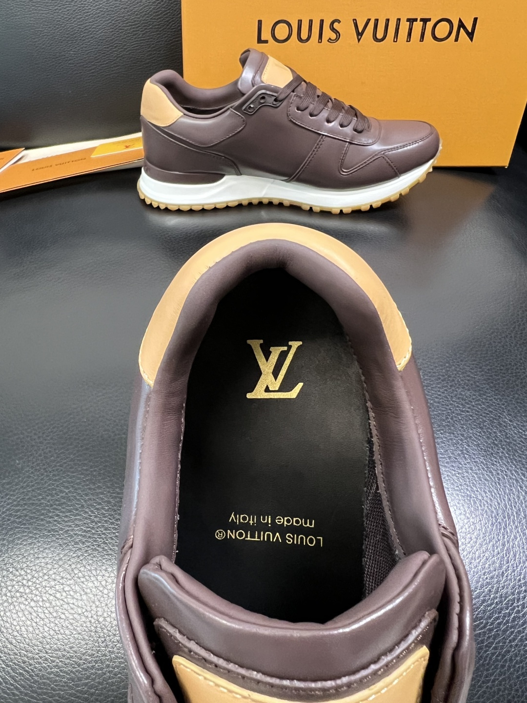 Lv 高品质 顶级工艺品 路易威登，专柜同步原厂配置，鞋面意大利进口，高品质拼接缤纷色彩复杂工艺品，进口