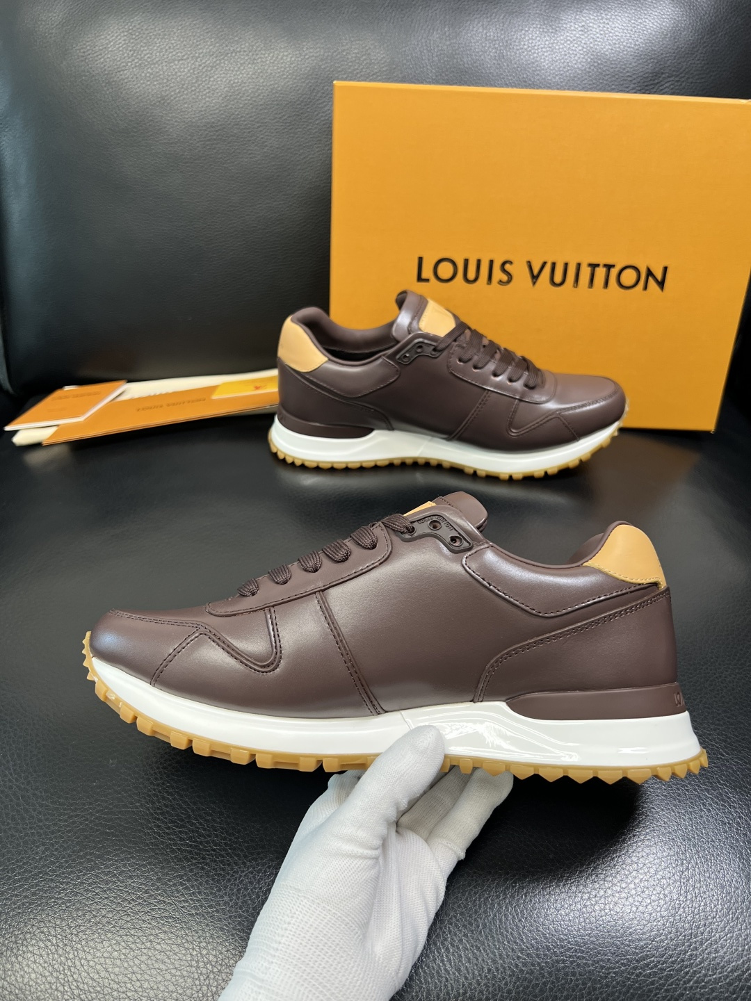 Lv 高品质 顶级工艺品 路易威登，专柜同步原厂配置，鞋面意大利进口，高品质拼接缤纷色彩复杂工艺品，进口