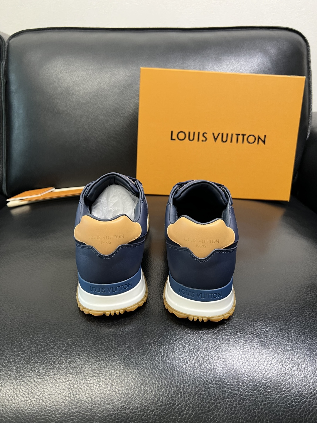 Lv 高品质 顶级工艺品 路易威登，专柜同步原厂配置，鞋面意大利进口，高品质拼接缤纷色彩复杂工艺品，进口