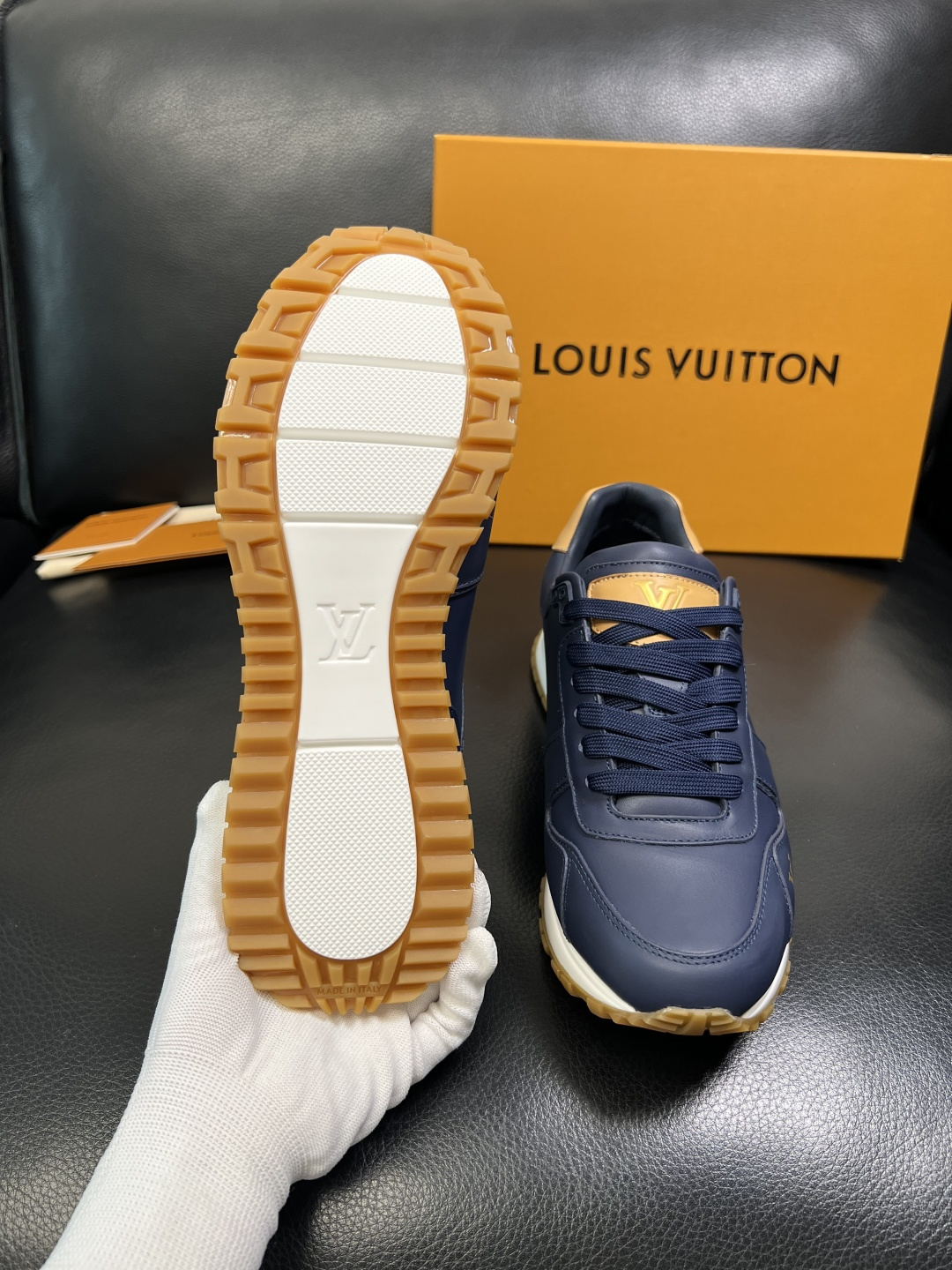 Lv 高品质 顶级工艺品 路易威登，专柜同步原厂配置，鞋面意大利进口，高品质拼接缤纷色彩复杂工艺品，进口