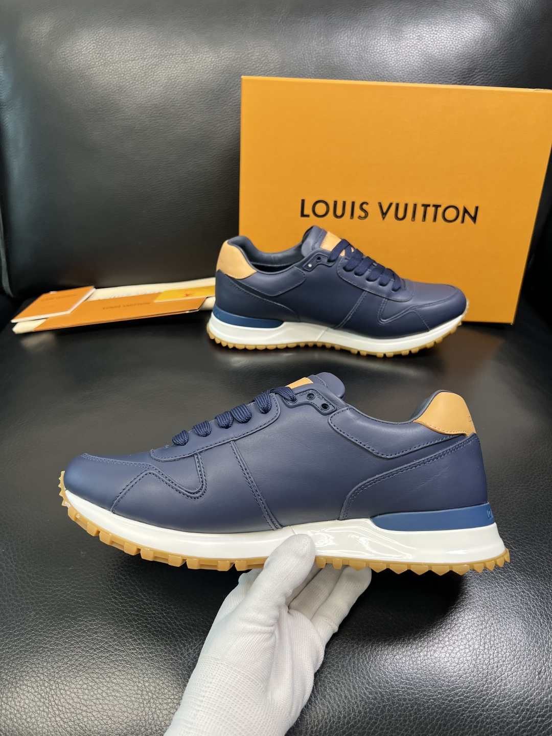 Lv 高品质 顶级工艺品 路易威登，专柜同步原厂配置，鞋面意大利进口，高品质拼接缤纷色彩复杂工艺品，进口