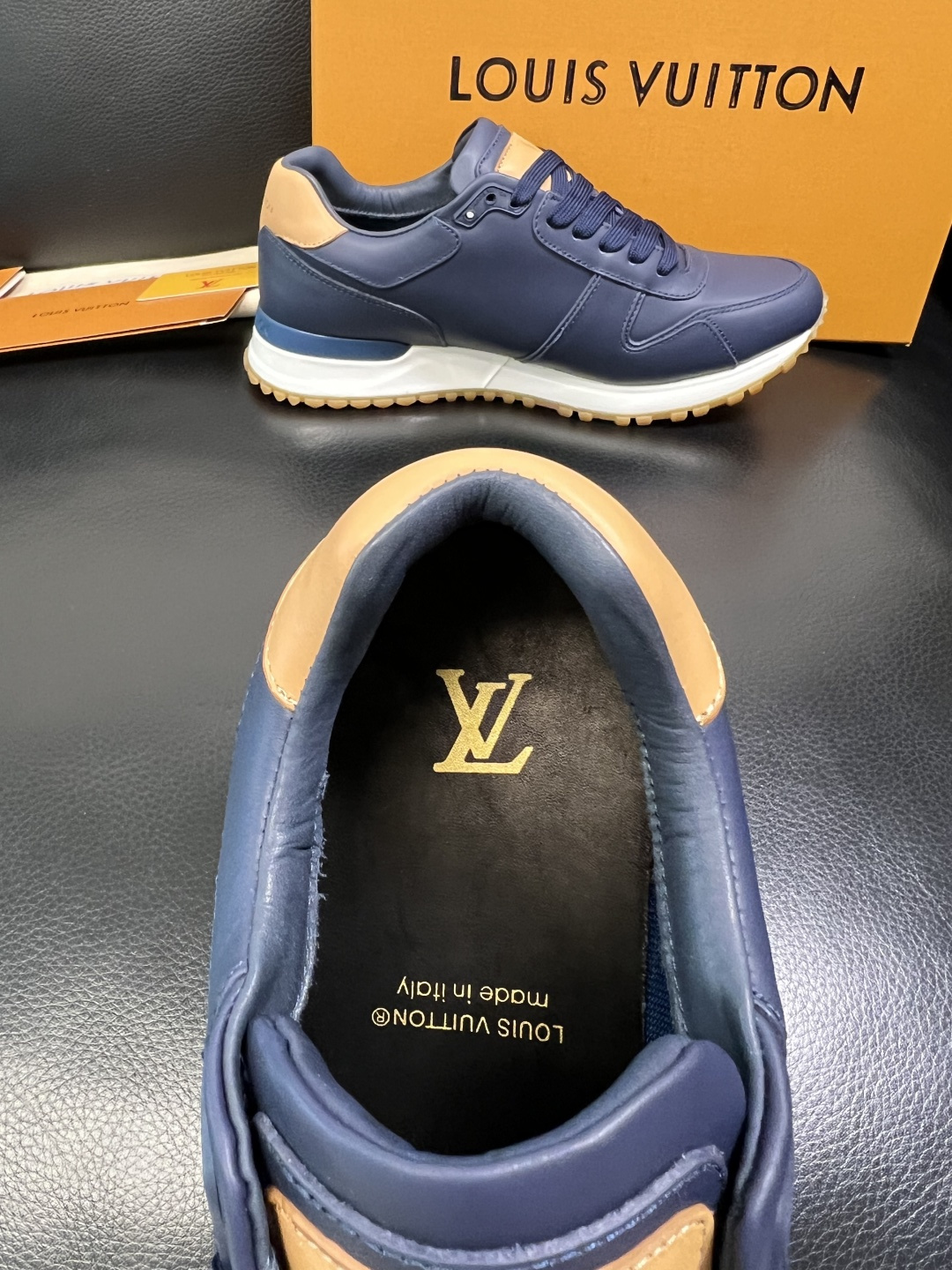 Lv 高品质 顶级工艺品 路易威登，专柜同步原厂配置，鞋面意大利进口，高品质拼接缤纷色彩复杂工艺品，进口