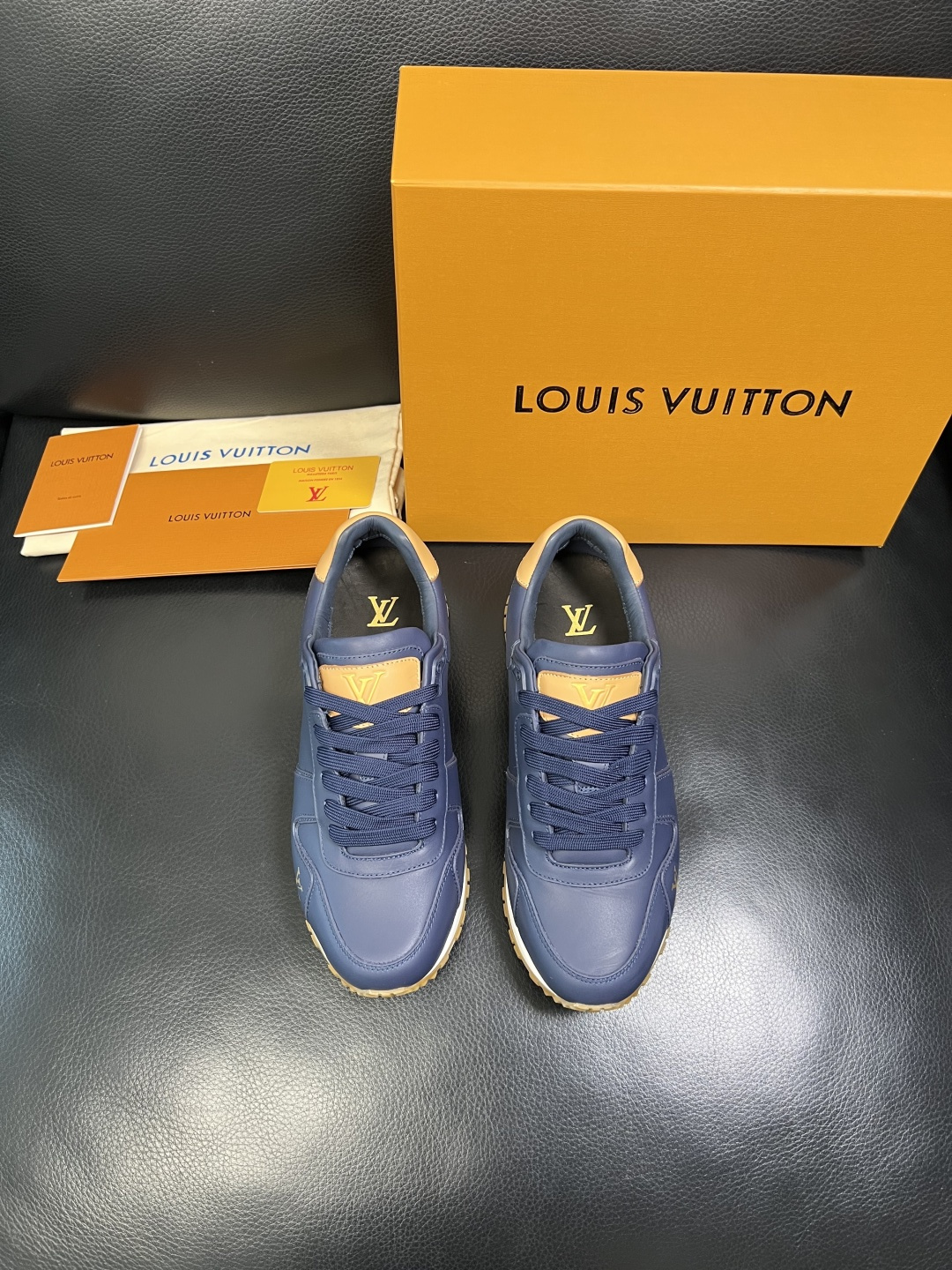 Lv 高品质 顶级工艺品 路易威登，专柜同步原厂配置，鞋面意大利进口，高品质拼接缤纷色彩复杂工艺品，进口