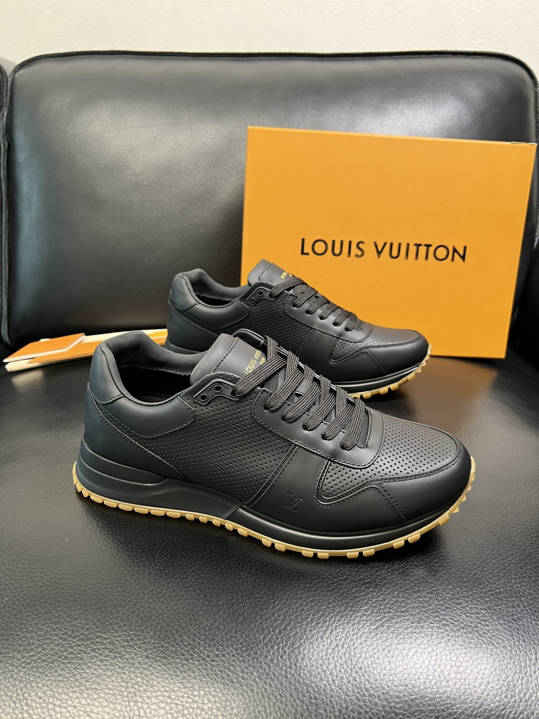 Lv 高品质 顶级工艺品 路易威登，专柜同步原厂配置，鞋面意大利进口，高品质拼接缤纷色彩复杂工艺品，进口