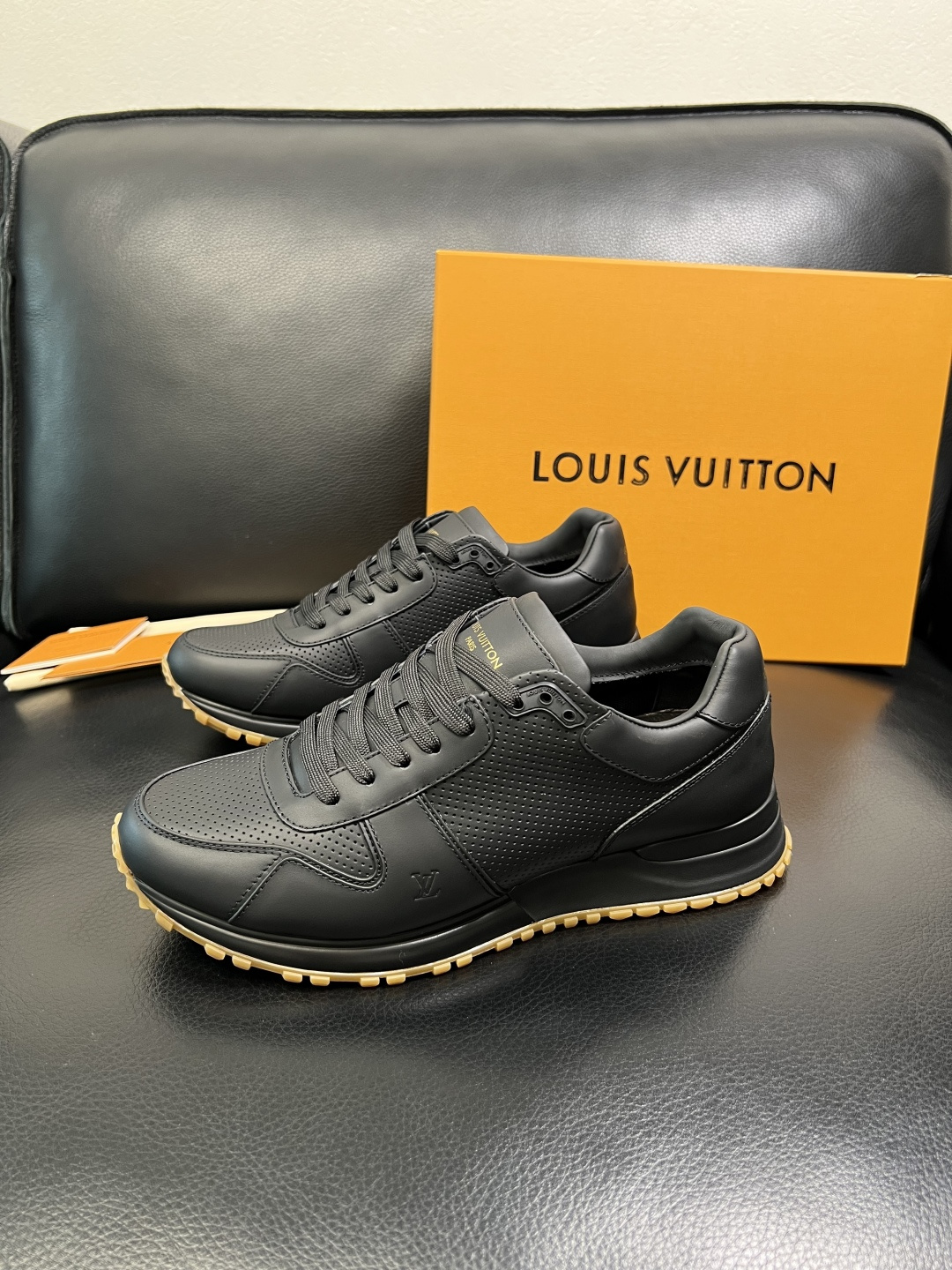 Lv 高品质 顶级工艺品 路易威登，专柜同步原厂配置，鞋面意大利进口，高品质拼接缤纷色彩复杂工艺品，进口