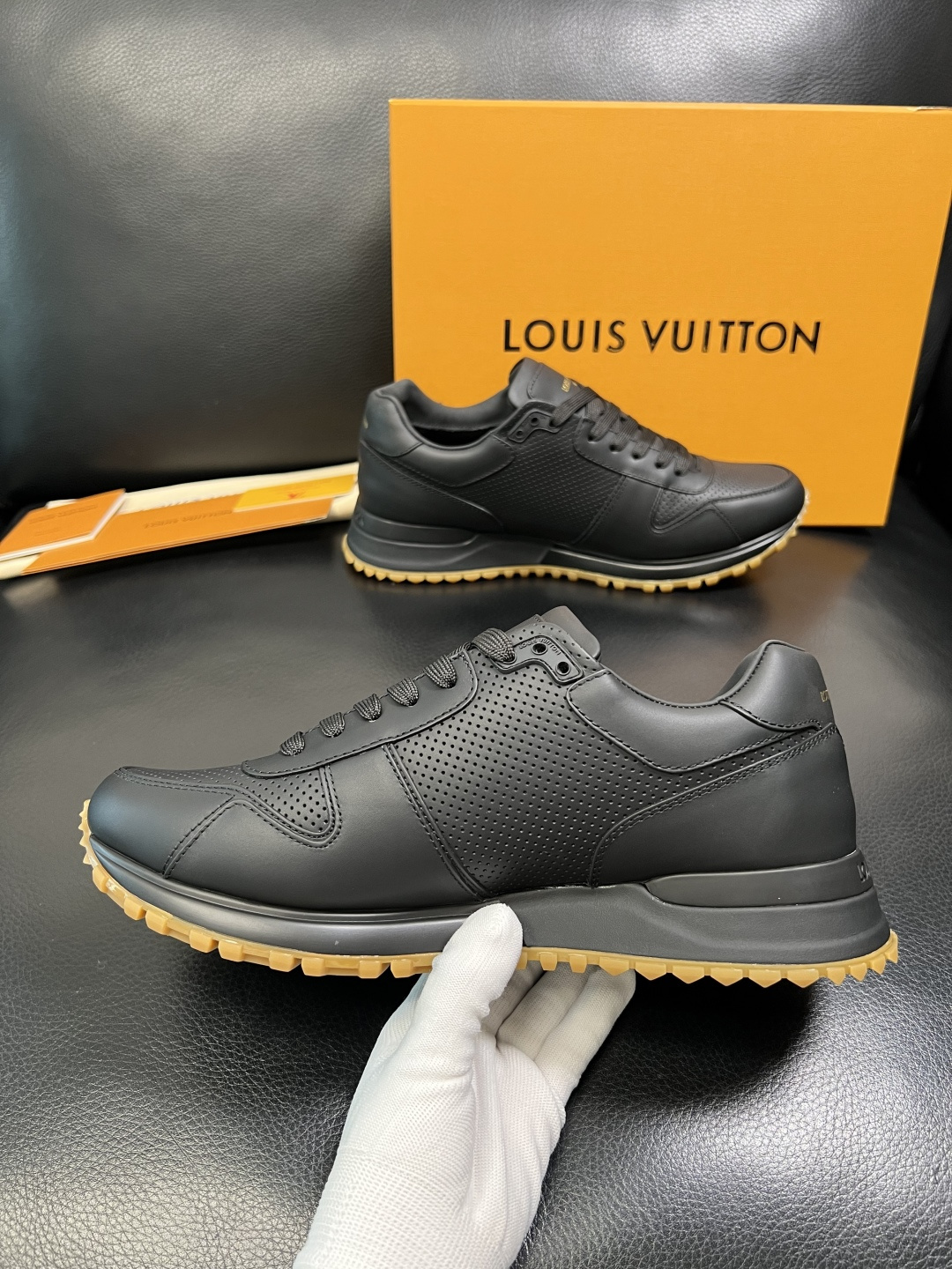 Lv 高品质 顶级工艺品 路易威登，专柜同步原厂配置，鞋面意大利进口，高品质拼接缤纷色彩复杂工艺品，进口