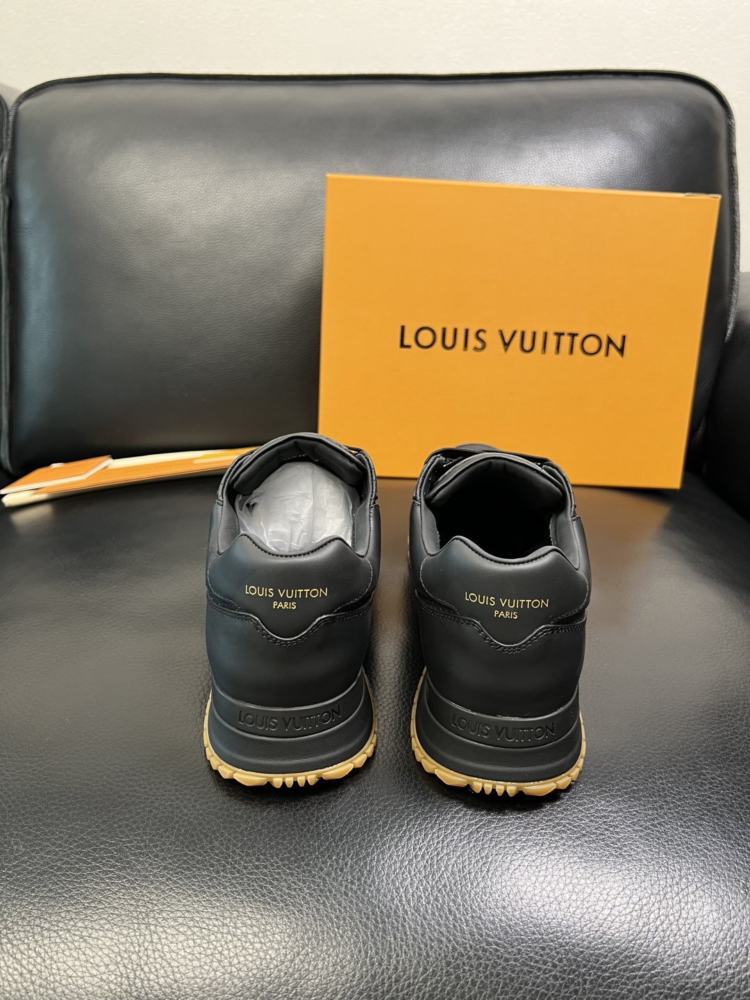 Lv 高品质 顶级工艺品 路易威登，专柜同步原厂配置，鞋面意大利进口，高品质拼接缤纷色彩复杂工艺品，进口