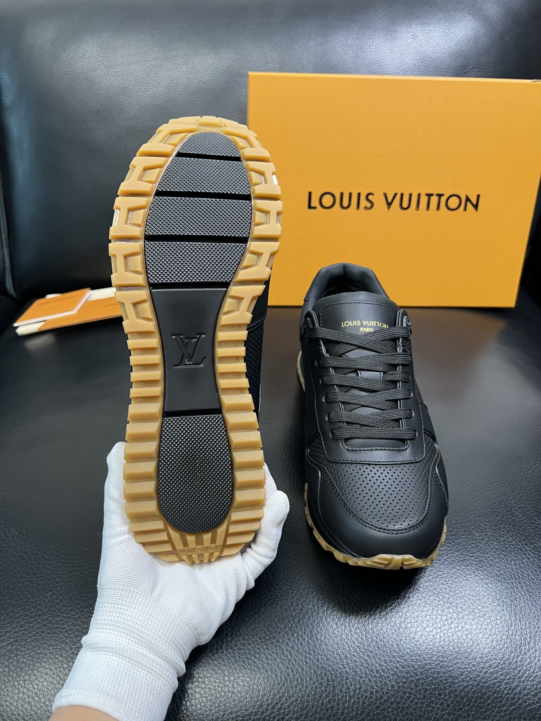 Lv 高品质 顶级工艺品 路易威登，专柜同步原厂配置，鞋面意大利进口，高品质拼接缤纷色彩复杂工艺品，进口