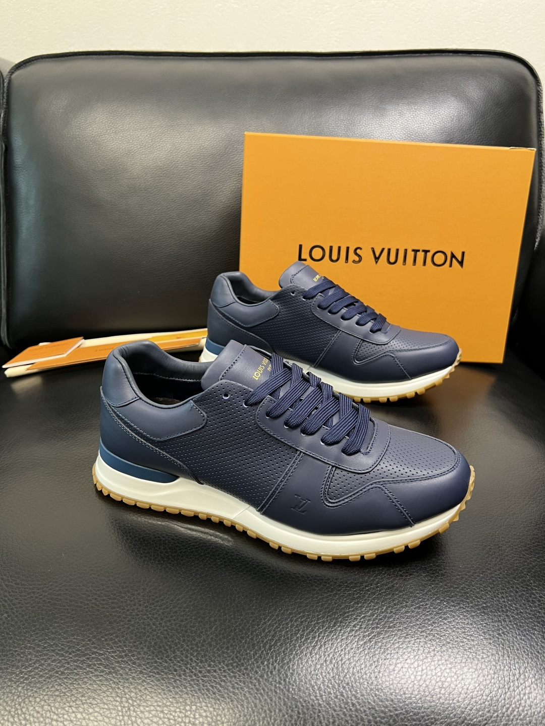 NO:704907,Lv high-quality top crafts Louis Vuitton, counters are equipped with original factory configurations, uppers imported from Italy, high-quality spliced ​​colorful and complex crafts, imported cowhide linings are soft and comfortable, soles are specially provided by the original factory, TPU exclusive movable molded soles are super comfortable, original factory follow-up goods, code number 39-44 (customized 45),, louis vuitton, louis vuitton, cowhide19860909Lv 高品质 顶级工艺品 路易威登,专柜同步原厂配置,鞋面意大利进口,高品质拼接缤纷色彩复杂工艺品,进口牛皮里垫柔软舒适,鞋底原厂特供原版底,TPU独家活动成型底超级舒适,原厂跟单货,码数 39-44（订做 45）,,louis vuitton,louis vuitton,cowhide,Men's shoes