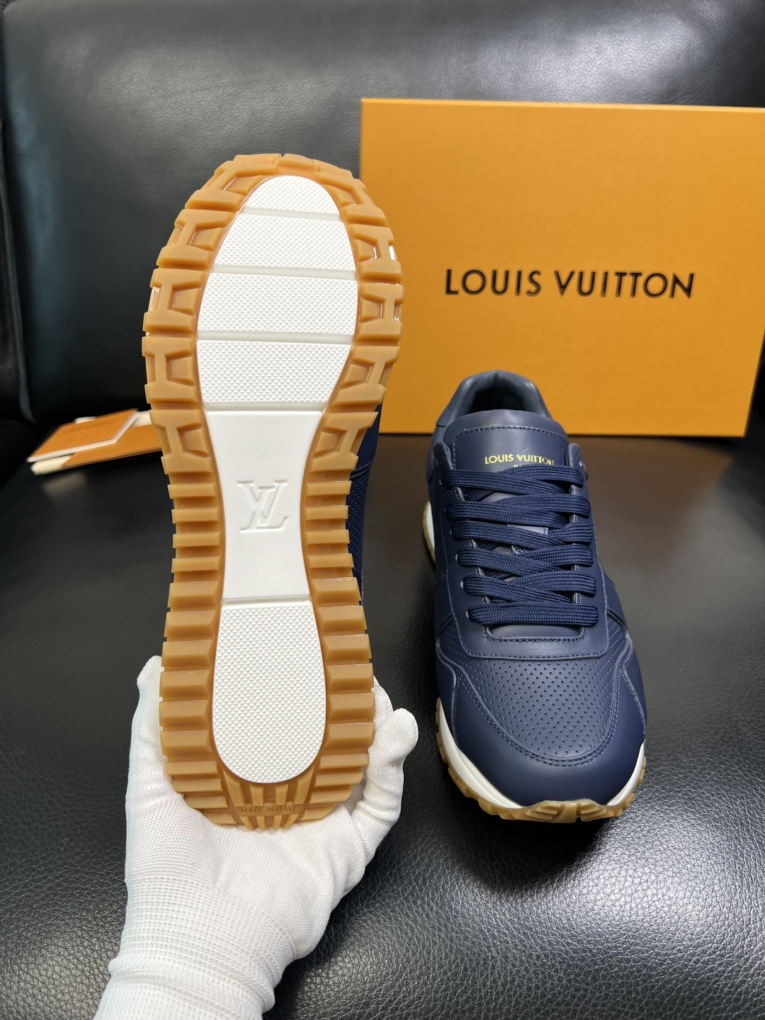 Lv 高品质 顶级工艺品 路易威登，专柜同步原厂配置，鞋面意大利进口，高品质拼接缤纷色彩复杂工艺品，进口