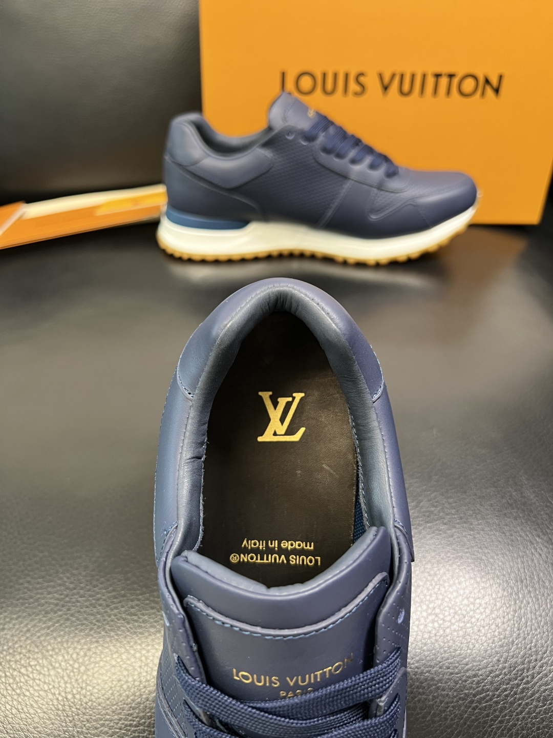 Lv 高品质 顶级工艺品 路易威登，专柜同步原厂配置，鞋面意大利进口，高品质拼接缤纷色彩复杂工艺品，进口