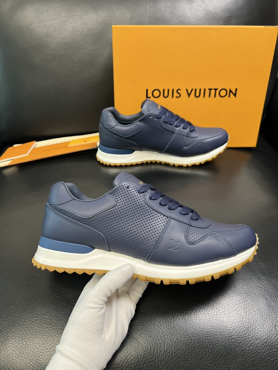 Lv 高品质 顶级工艺品 路易威登，专柜同步原厂配置，鞋面意大利进口，高品质拼接缤纷色彩复杂工艺品，进口