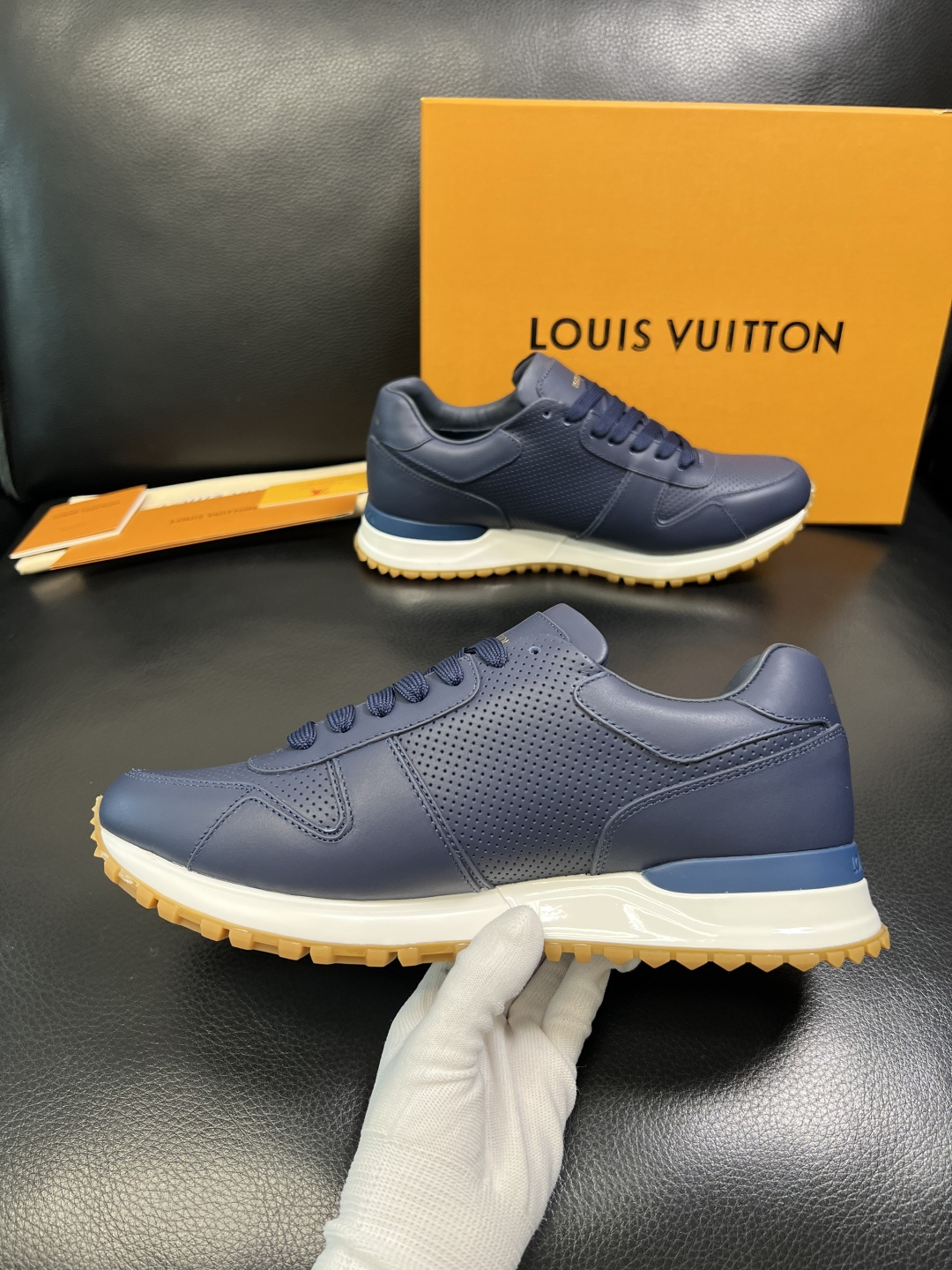 Lv 高品质 顶级工艺品 路易威登，专柜同步原厂配置，鞋面意大利进口，高品质拼接缤纷色彩复杂工艺品，进口