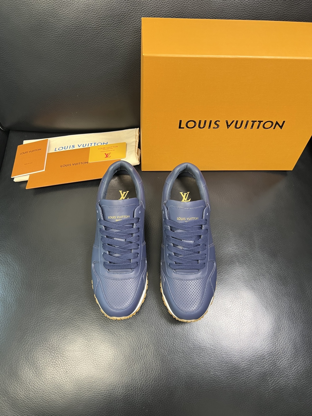 Lv 高品质 顶级工艺品 路易威登，专柜同步原厂配置，鞋面意大利进口，高品质拼接缤纷色彩复杂工艺品，进口