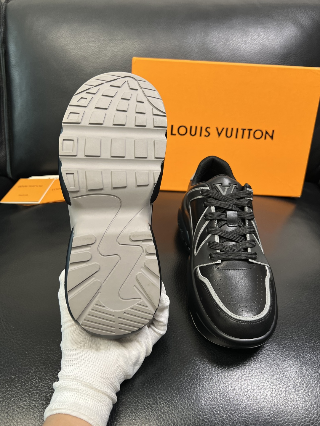 Lv 高品质 顶级工艺品 路易威登，专柜同步原厂配置，鞋面意大利进口，高品质拼接缤纷色彩复杂工艺品，进口