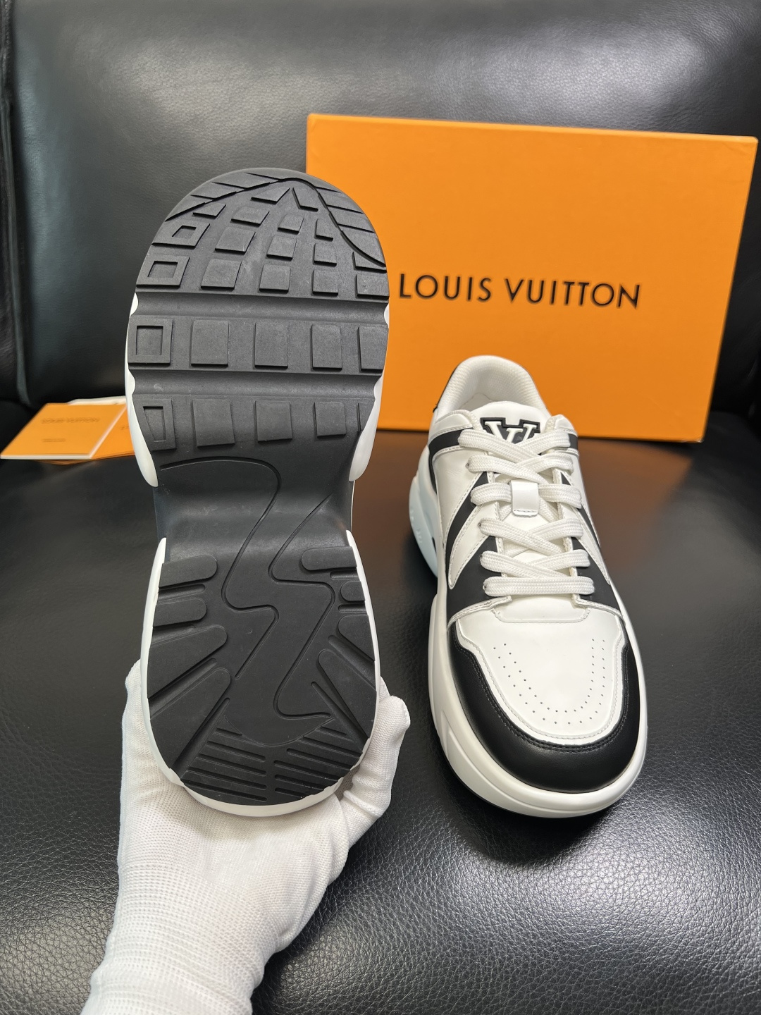 Lv 高品质 顶级工艺品 路易威登，专柜同步原厂配置，鞋面意大利进口，高品质拼接缤纷色彩复杂工艺品，进口