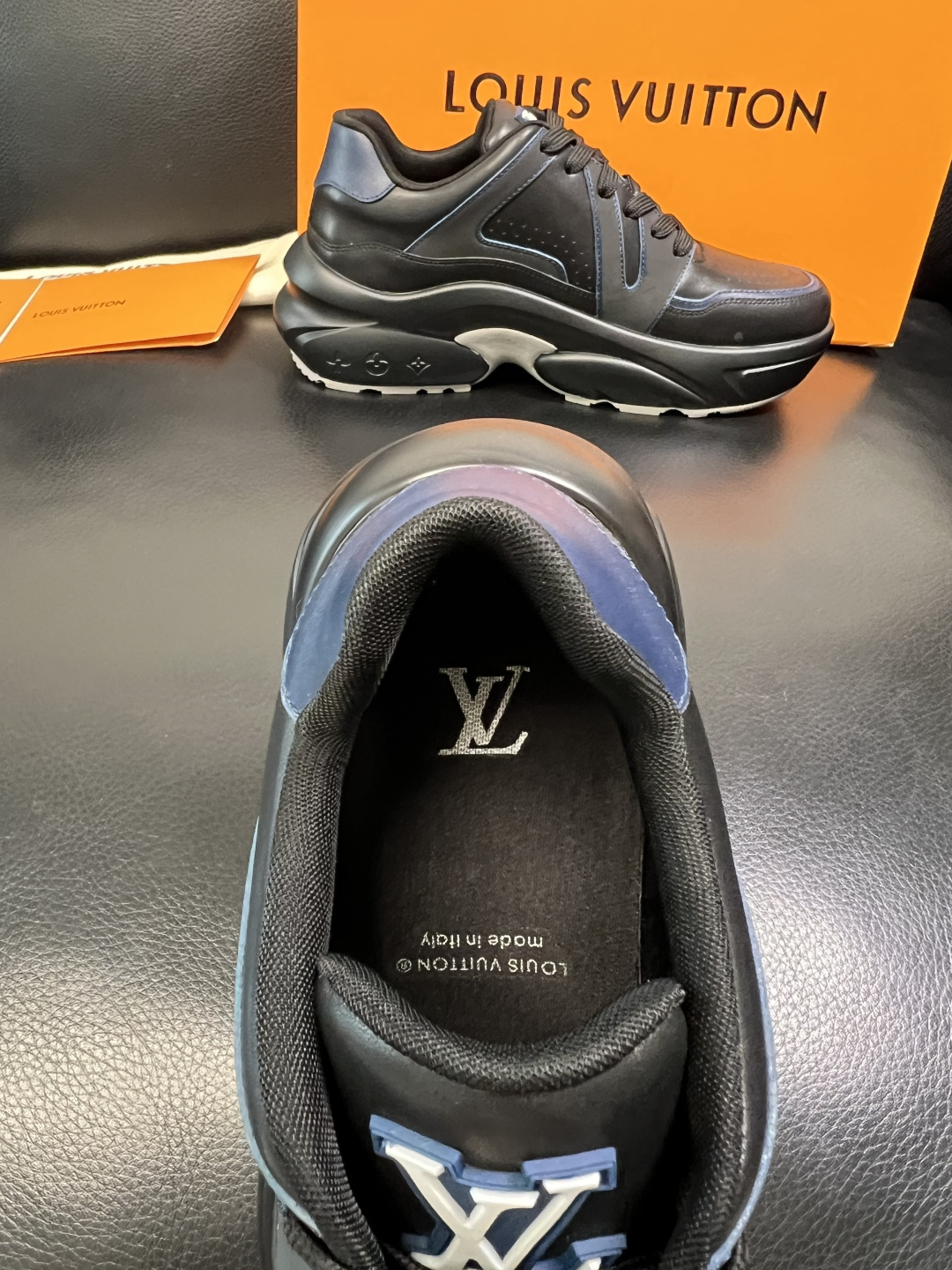 Lv 高品质 顶级工艺品 路易威登，专柜同步原厂配置，鞋面意大利进口，高品质拼接缤纷色彩复杂工艺品，进口